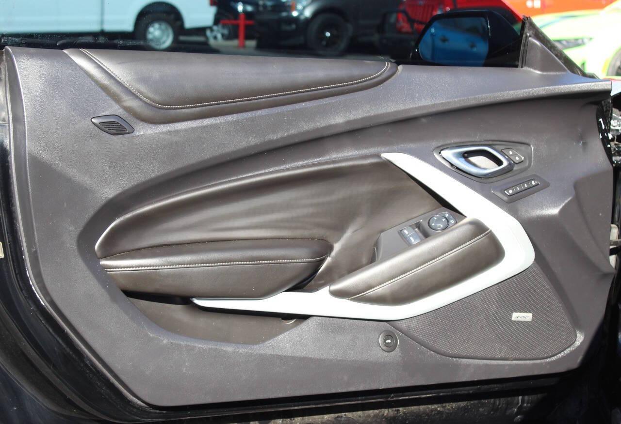 2016 Black Chevrolet Camaro 2SS Coupe (1G1FH1R79G0) with an 6.2L V8 455hp 455ft. lbs. 6.2L V8 engine, Automatic 8-Speed transmission, located at 4301 NW 39th , Oklahoma City, OK, 73112, (405) 949-5600, 35.512135, -97.598671 - NO DRIVERS LICENCE -NO FULL COVERAGE INSURANCE - NO CREDIT CHECK. COME ON OVER TO SUPERSPORTS, TAKE A LOOK AND TEST DRIVE. PLEASE GIVE US A CALL AT (405) 949-5600. NO LICENCIA DE CONDUCIR - NO SEGURO DE COBERTURA TOTAL - NO VERIFICACION DE CREDITO. VISITENOS EN SUPERSPORTS - Photo#14