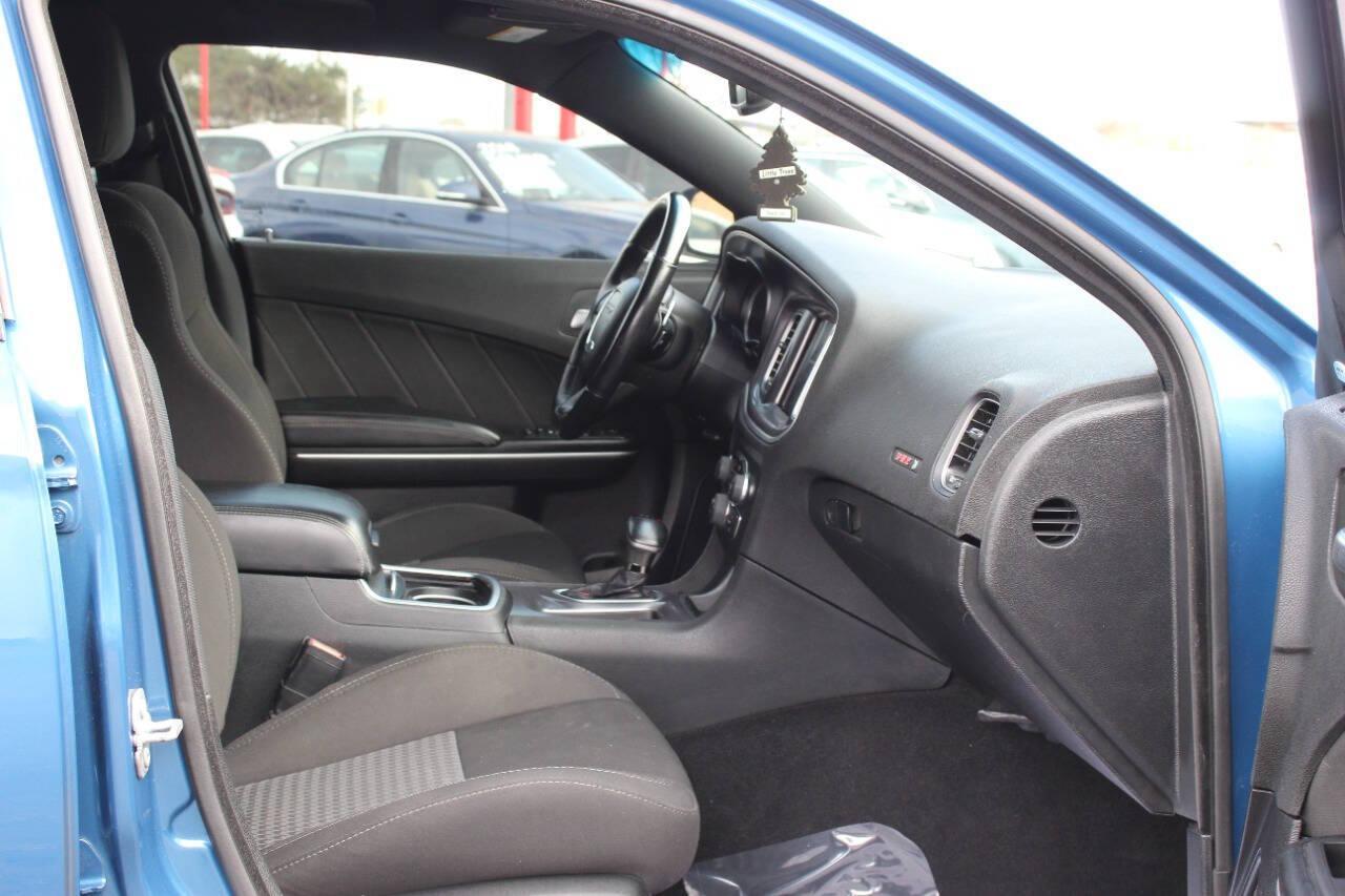 2020 Blue Dodge Charger Scat Pack (2C3CDXGJ1LH) with an HEMI 6.4L V8 485hp 475ft. lbs. 6.4L V8 engine, Automatic 8-Speed transmission, located at 4301 NW 39th , Oklahoma City, OK, 73112, (405) 949-5600, 35.512135, -97.598671 - NO DRIVERS LICENCE -NO FULL COVERAGE INSURANCE - NO CREDIT CHECK. COME ON OVER TO SUPERSPORTS, TAKE A LOOK AND TEST DRIVE. PLEASE GIVE US A CALL AT (405) 949-5600. NO LICENCIA DE CONDUCIR - NO SEGURO DE COBERTURA TOTAL - NO VERIFICACION DE CREDITO. VISITENOS EN SUPERSPORTS, MIRE NUE - Photo#8