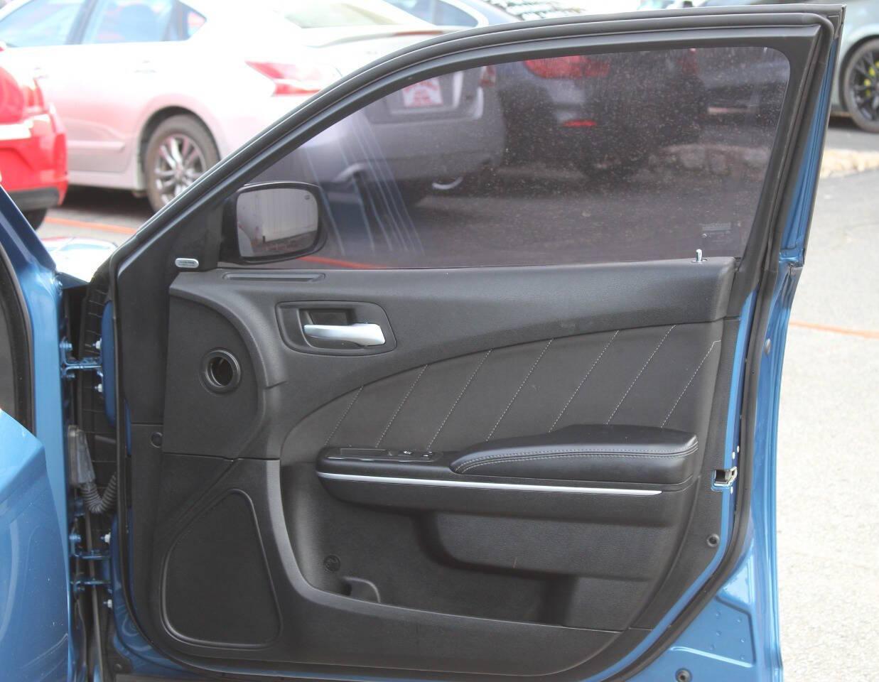 2020 Blue Dodge Charger Scat Pack (2C3CDXGJ1LH) with an HEMI 6.4L V8 485hp 475ft. lbs. 6.4L V8 engine, Automatic 8-Speed transmission, located at 4301 NW 39th , Oklahoma City, OK, 73112, (405) 949-5600, 35.512135, -97.598671 - NO DRIVERS LICENCE -NO FULL COVERAGE INSURANCE - NO CREDIT CHECK. COME ON OVER TO SUPERSPORTS, TAKE A LOOK AND TEST DRIVE. PLEASE GIVE US A CALL AT (405) 949-5600. NO LICENCIA DE CONDUCIR - NO SEGURO DE COBERTURA TOTAL - NO VERIFICACION DE CREDITO. VISITENOS EN SUPERSPORTS, MIRE NUE - Photo#9