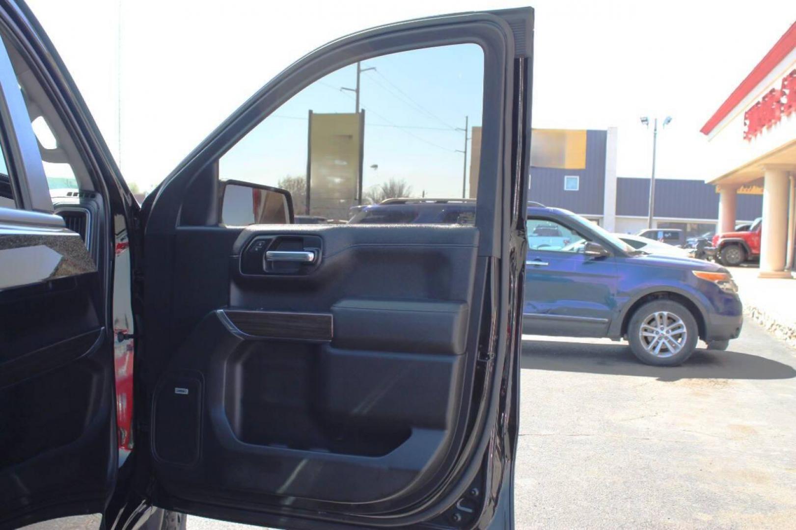 2020 Black Chevrolet Silverado 1500 LT Trail Boss Crew Cab Long Box 4WD (1GCPYFEL9LZ) with an EcoTec3 6.2L V8 420hp 460ft. lbs. 6.2L V8 engine, Automatic 10-Speed transmission, located at 4301 NW 39th , Oklahoma City, OK, 73112, (405) 949-5600, 35.512135, -97.598671 - Photo#8
