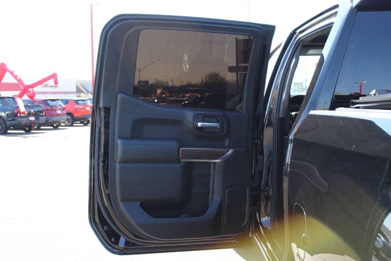 2020 Black Chevrolet Silverado 1500 LT Trail Boss Crew Cab Long Box 4WD (1GCPYFEL9LZ) with an EcoTec3 6.2L V8 420hp 460ft. lbs. 6.2L V8 engine, Automatic 10-Speed transmission, located at 4301 NW 39th , Oklahoma City, OK, 73112, (405) 949-5600, 35.512135, -97.598671 - NO DRIVERS LICENCE -NO FULL COVERAGE INSURANCE - NO CREDIT CHECK. COME ON OVER TO SUPERSPORTS, TAKE A LOOK AND TEST DRIVE. PLEASE GIVE US A CALL AT (405) 949-5600. NO LICENCIA DE CONDUCIR - NO SEGURO DE COBERTURA TOTAL - NO VERIFICACION DE CREDITO. VISITENOS EN SUPERSPORTS, MIRE NUE - Photo#12