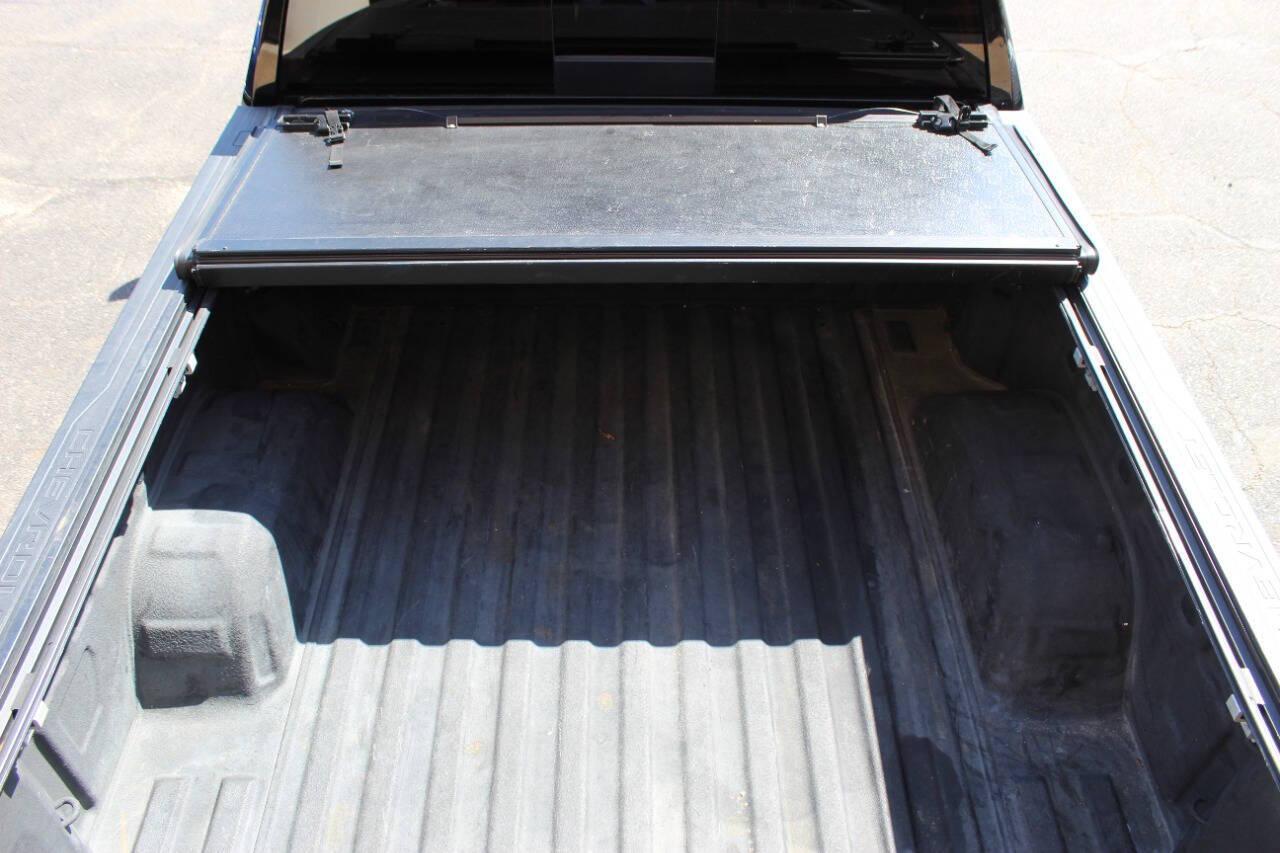 2020 Black Chevrolet Silverado 1500 LT Trail Boss Crew Cab Long Box 4WD (1GCPYFEL9LZ) with an EcoTec3 6.2L V8 420hp 460ft. lbs. 6.2L V8 engine, Automatic 10-Speed transmission, located at 4301 NW 39th , Oklahoma City, OK, 73112, (405) 949-5600, 35.512135, -97.598671 - NO DRIVERS LICENCE -NO FULL COVERAGE INSURANCE - NO CREDIT CHECK. COME ON OVER TO SUPERSPORTS, TAKE A LOOK AND TEST DRIVE. PLEASE GIVE US A CALL AT (405) 949-5600. NO LICENCIA DE CONDUCIR - NO SEGURO DE COBERTURA TOTAL - NO VERIFICACION DE CREDITO. VISITENOS EN SUPERSPORTS, MIRE NUE - Photo#15