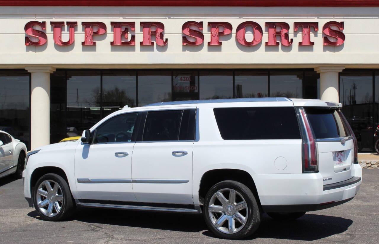 2018 White Cadillac Escalade ESV ESV Luxury 4WD (1GYS4HKJXJR) with an EcoTec3 6.2L V8 420hp 460ft. lbs. 6.2L V8 engine, Automatic 10-Speed transmission, located at 4301 NW 39th , Oklahoma City, OK, 73112, (405) 949-5600, 35.512135, -97.598671 - NO DRIVERS LICENCE -NO FULL COVERAGE INSURANCE - NO CREDIT CHECK. COME ON OVER TO SUPERSPORTS, TAKE A LOOK AND TEST DRIVE. PLEASE GIVE US A CALL AT (405) 949-5600. NO LICENCIA DE CONDUCIR - NO SEGURO DE COBERTURA TOTAL - NO VERIFICACION DE CREDITO. VISITENOS EN SUPERSPORTS, MIRE NUE - Photo#4