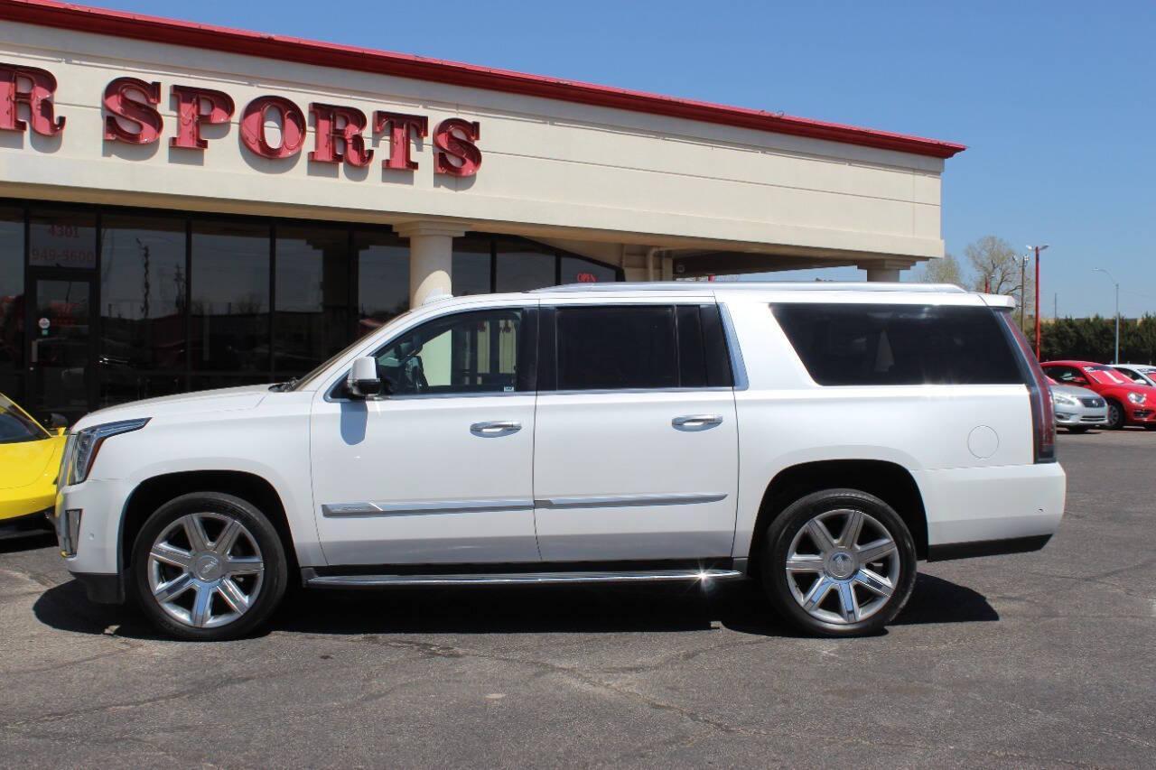 2018 White Cadillac Escalade ESV ESV Luxury 4WD (1GYS4HKJXJR) with an EcoTec3 6.2L V8 420hp 460ft. lbs. 6.2L V8 engine, Automatic 10-Speed transmission, located at 4301 NW 39th , Oklahoma City, OK, 73112, (405) 949-5600, 35.512135, -97.598671 - NO DRIVERS LICENCE -NO FULL COVERAGE INSURANCE - NO CREDIT CHECK. COME ON OVER TO SUPERSPORTS, TAKE A LOOK AND TEST DRIVE. PLEASE GIVE US A CALL AT (405) 949-5600. NO LICENCIA DE CONDUCIR - NO SEGURO DE COBERTURA TOTAL - NO VERIFICACION DE CREDITO. VISITENOS EN SUPERSPORTS, MIRE NUE - Photo#5