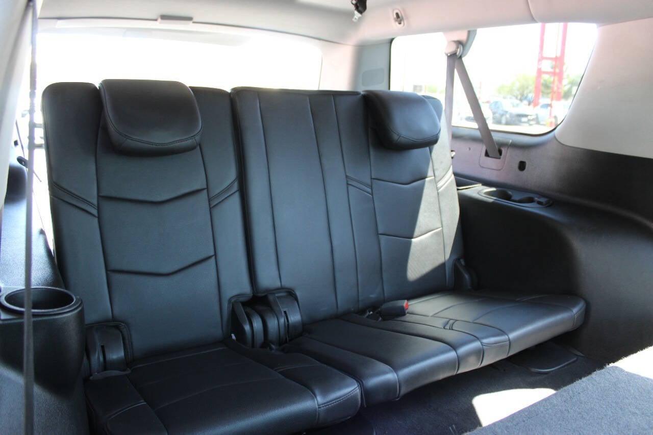 2018 White Cadillac Escalade ESV ESV Luxury 4WD (1GYS4HKJXJR) with an EcoTec3 6.2L V8 420hp 460ft. lbs. 6.2L V8 engine, Automatic 10-Speed transmission, located at 4301 NW 39th , Oklahoma City, OK, 73112, (405) 949-5600, 35.512135, -97.598671 - NO DRIVERS LICENCE -NO FULL COVERAGE INSURANCE - NO CREDIT CHECK. COME ON OVER TO SUPERSPORTS, TAKE A LOOK AND TEST DRIVE. PLEASE GIVE US A CALL AT (405) 949-5600. NO LICENCIA DE CONDUCIR - NO SEGURO DE COBERTURA TOTAL - NO VERIFICACION DE CREDITO. VISITENOS EN SUPERSPORTS, MIRE NUE - Photo#11