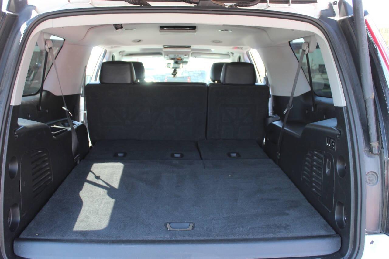 2018 White Cadillac Escalade ESV ESV Luxury 4WD (1GYS4HKJXJR) with an EcoTec3 6.2L V8 420hp 460ft. lbs. 6.2L V8 engine, Automatic 10-Speed transmission, located at 4301 NW 39th , Oklahoma City, OK, 73112, (405) 949-5600, 35.512135, -97.598671 - NO DRIVERS LICENCE -NO FULL COVERAGE INSURANCE - NO CREDIT CHECK. COME ON OVER TO SUPERSPORTS, TAKE A LOOK AND TEST DRIVE. PLEASE GIVE US A CALL AT (405) 949-5600. NO LICENCIA DE CONDUCIR - NO SEGURO DE COBERTURA TOTAL - NO VERIFICACION DE CREDITO. VISITENOS EN SUPERSPORTS, MIRE NUE - Photo#13