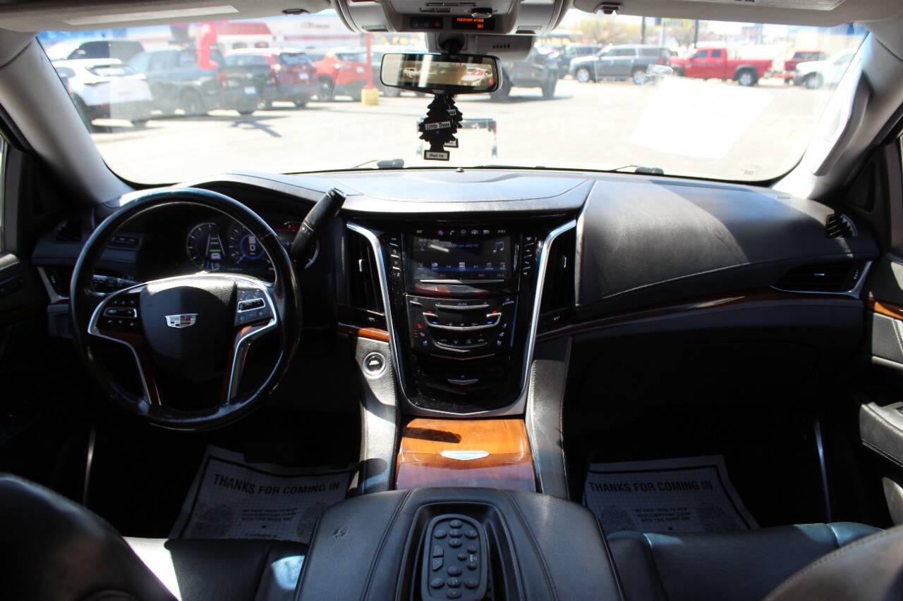 2018 White Cadillac Escalade ESV ESV Luxury 4WD (1GYS4HKJXJR) with an EcoTec3 6.2L V8 420hp 460ft. lbs. 6.2L V8 engine, Automatic 10-Speed transmission, located at 4301 NW 39th , Oklahoma City, OK, 73112, (405) 949-5600, 35.512135, -97.598671 - NO DRIVERS LICENCE -NO FULL COVERAGE INSURANCE - NO CREDIT CHECK. COME ON OVER TO SUPERSPORTS, TAKE A LOOK AND TEST DRIVE. PLEASE GIVE US A CALL AT (405) 949-5600. NO LICENCIA DE CONDUCIR - NO SEGURO DE COBERTURA TOTAL - NO VERIFICACION DE CREDITO. VISITENOS EN SUPERSPORTS, MIRE NUE - Photo#20