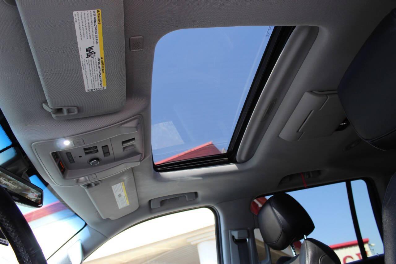 2018 White Cadillac Escalade ESV ESV Luxury 4WD (1GYS4HKJXJR) with an EcoTec3 6.2L V8 420hp 460ft. lbs. 6.2L V8 engine, Automatic 10-Speed transmission, located at 4301 NW 39th , Oklahoma City, OK, 73112, (405) 949-5600, 35.512135, -97.598671 - NO DRIVERS LICENCE -NO FULL COVERAGE INSURANCE - NO CREDIT CHECK. COME ON OVER TO SUPERSPORTS, TAKE A LOOK AND TEST DRIVE. PLEASE GIVE US A CALL AT (405) 949-5600. NO LICENCIA DE CONDUCIR - NO SEGURO DE COBERTURA TOTAL - NO VERIFICACION DE CREDITO. VISITENOS EN SUPERSPORTS, MIRE NUE - Photo#22