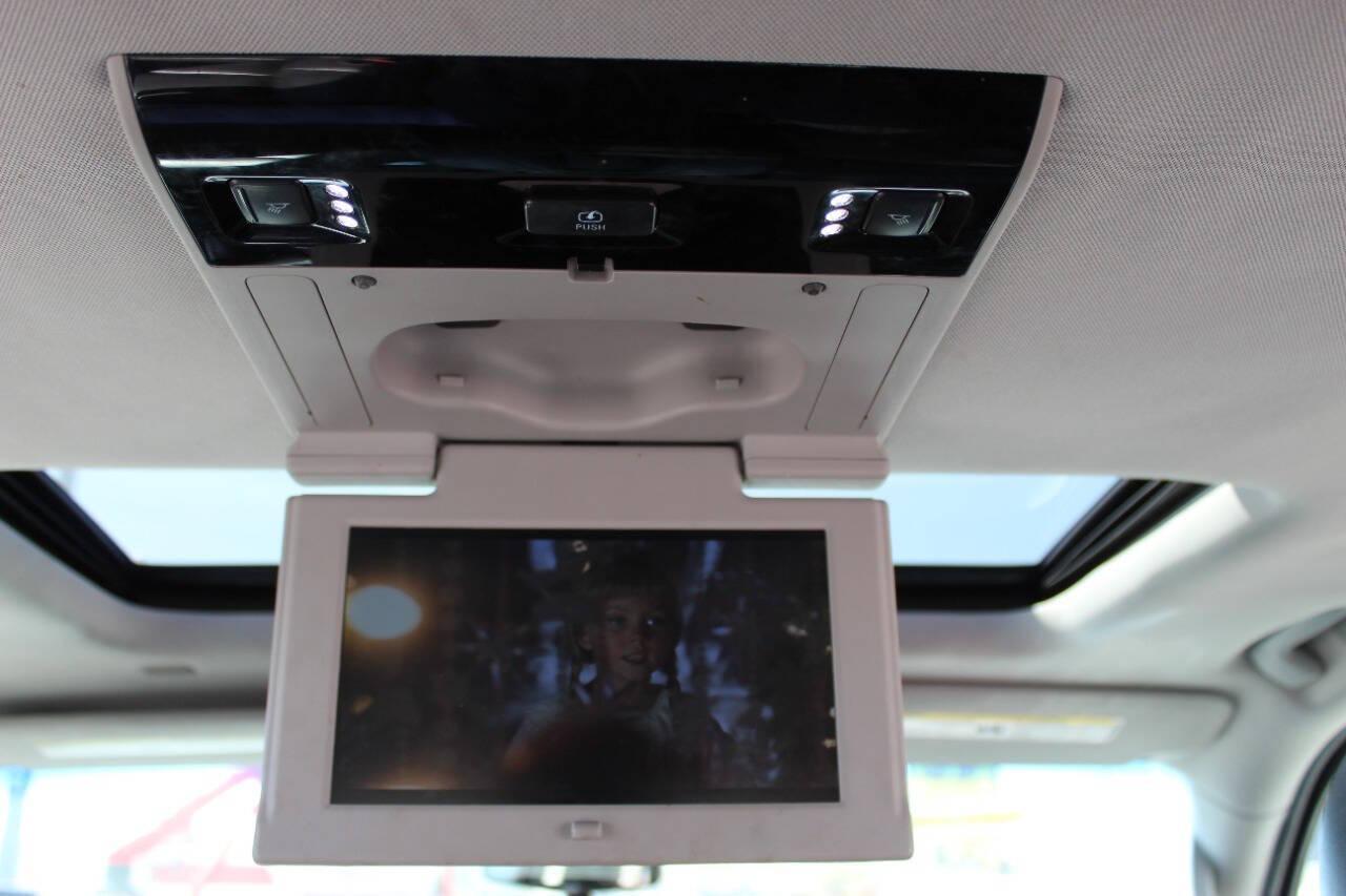 2018 White Cadillac Escalade ESV ESV Luxury 4WD (1GYS4HKJXJR) with an EcoTec3 6.2L V8 420hp 460ft. lbs. 6.2L V8 engine, Automatic 10-Speed transmission, located at 4301 NW 39th , Oklahoma City, OK, 73112, (405) 949-5600, 35.512135, -97.598671 - NO DRIVERS LICENCE -NO FULL COVERAGE INSURANCE - NO CREDIT CHECK. COME ON OVER TO SUPERSPORTS, TAKE A LOOK AND TEST DRIVE. PLEASE GIVE US A CALL AT (405) 949-5600. NO LICENCIA DE CONDUCIR - NO SEGURO DE COBERTURA TOTAL - NO VERIFICACION DE CREDITO. VISITENOS EN SUPERSPORTS, MIRE NUE - Photo#24