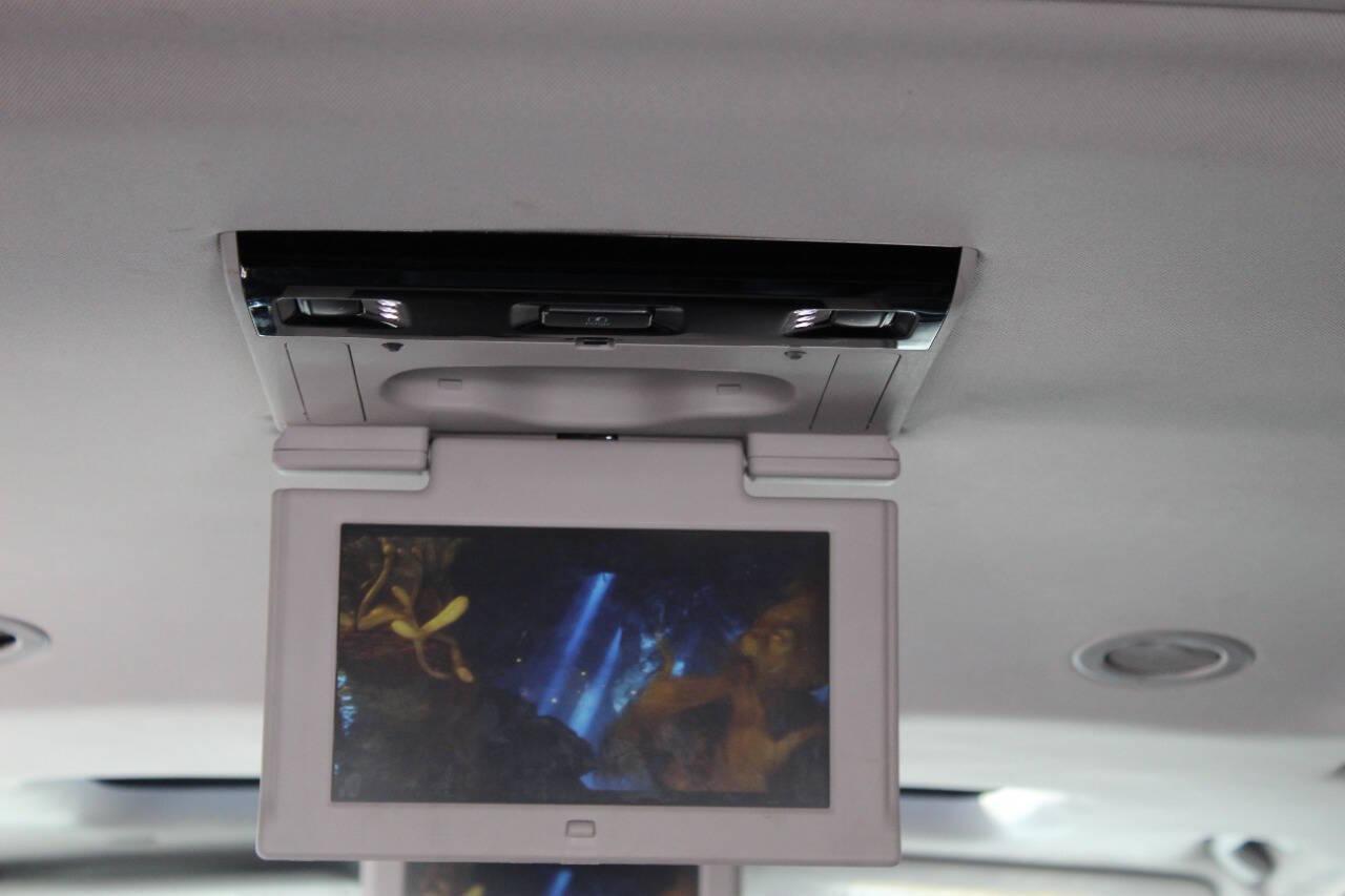 2018 White Cadillac Escalade ESV ESV Luxury 4WD (1GYS4HKJXJR) with an EcoTec3 6.2L V8 420hp 460ft. lbs. 6.2L V8 engine, Automatic 10-Speed transmission, located at 4301 NW 39th , Oklahoma City, OK, 73112, (405) 949-5600, 35.512135, -97.598671 - NO DRIVERS LICENCE -NO FULL COVERAGE INSURANCE - NO CREDIT CHECK. COME ON OVER TO SUPERSPORTS, TAKE A LOOK AND TEST DRIVE. PLEASE GIVE US A CALL AT (405) 949-5600. NO LICENCIA DE CONDUCIR - NO SEGURO DE COBERTURA TOTAL - NO VERIFICACION DE CREDITO. VISITENOS EN SUPERSPORTS, MIRE NUE - Photo#25