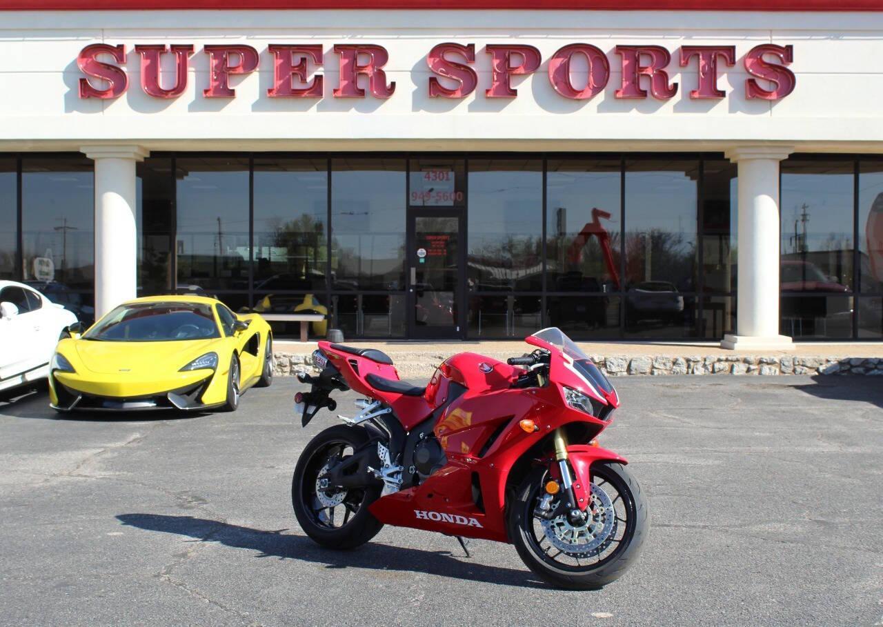 2024 Red Honda CBR - (JH2PC40J3RK) with an 600cc Unspecified engine, Manual transmission, located at 4301 NW 39th , Oklahoma City, OK, 73112, (405) 949-5600, 35.512135, -97.598671 - Photo#0