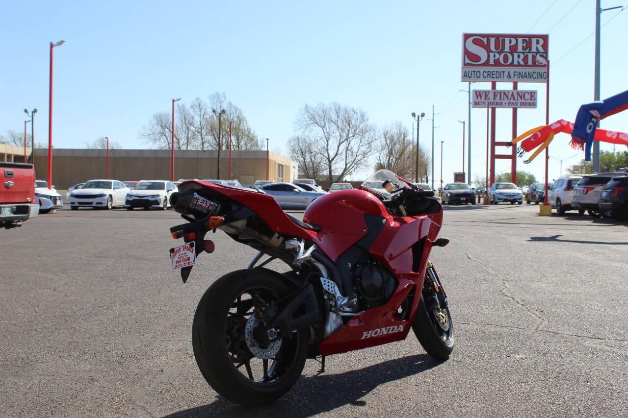 2024 Red Honda CBR - (JH2PC40J3RK) with an 600cc Unspecified engine, Manual transmission, located at 4301 NW 39th , Oklahoma City, OK, 73112, (405) 949-5600, 35.512135, -97.598671 - Photo#2