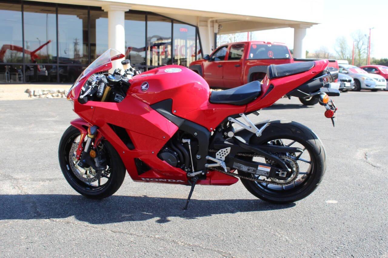 2024 Red Honda CBR - (JH2PC40J3RK) with an 600cc Unspecified engine, Manual transmission, located at 4301 NW 39th , Oklahoma City, OK, 73112, (405) 949-5600, 35.512135, -97.598671 - Photo#4