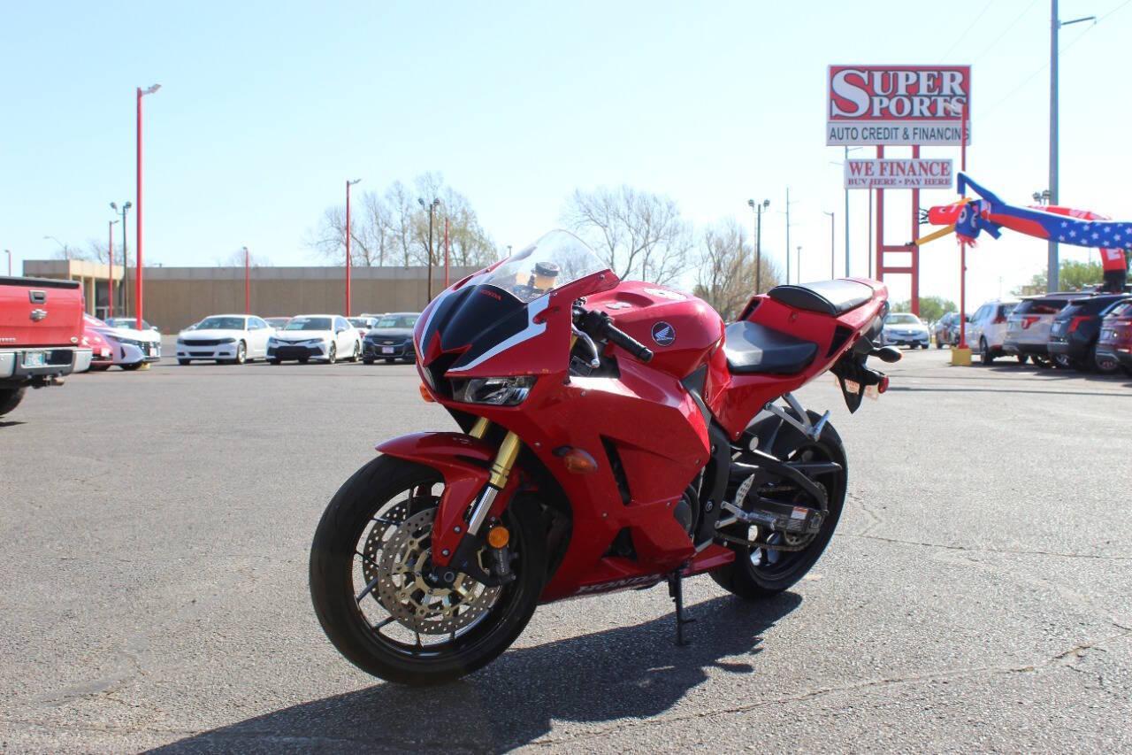 2024 Red Honda CBR - (JH2PC40J3RK) with an 600cc Unspecified engine, Manual transmission, located at 4301 NW 39th , Oklahoma City, OK, 73112, (405) 949-5600, 35.512135, -97.598671 - Photo#5