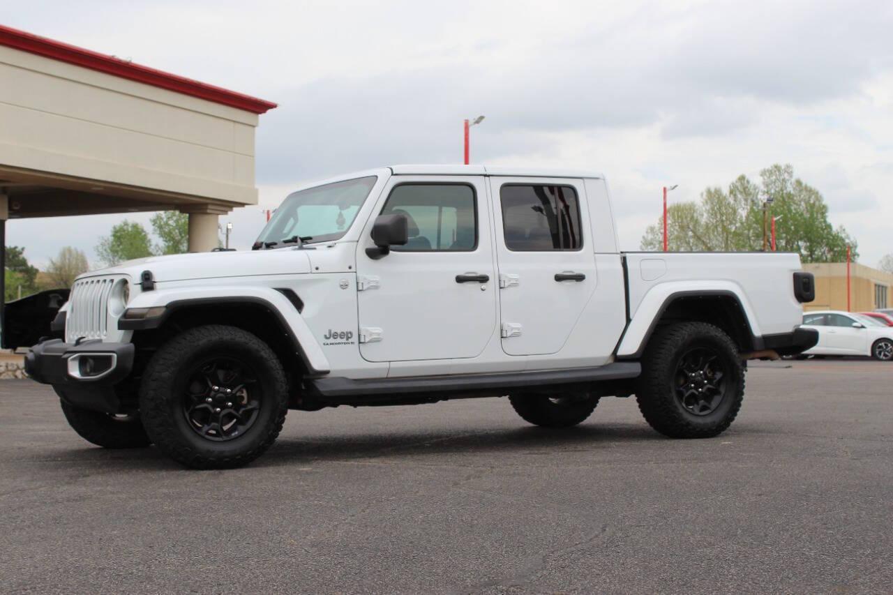 2023 White Jeep Gladiator Overland (1C6HJTFG9PL) with an 3.6L V6 285hp 260ft. lbs. 3.6L V6 engine, Automatic 8-Speed transmission, located at 4301 NW 39th , Oklahoma City, OK, 73112, (405) 949-5600, 35.512135, -97.598671 - NO DRIVERS LICENCE -NO FULL COVERAGE INSURANCE - NO CREDIT CHECK. COME ON OVER TO SUPERSPORTS, TAKE A LOOK AND TEST DRIVE. PLEASE GIVE US A CALL AT (405) 949-5600. NO LICENCIA DE CONDUCIR - NO SEGURO DE COBERTURA TOTAL - NO VERIFICACION DE CREDITO. VISITENOS EN SUPERSPORTS, MIRE NUEST - Photo#5