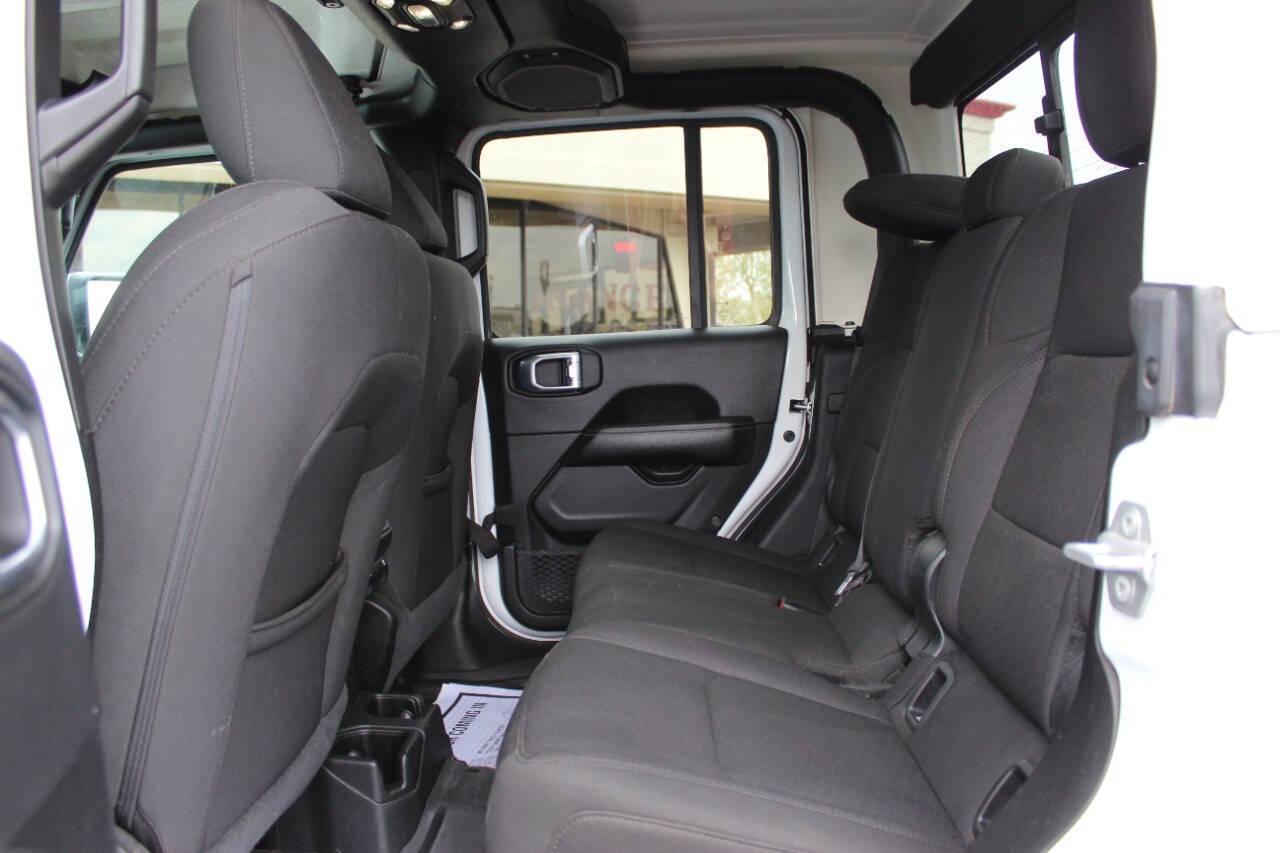 2023 White Jeep Gladiator Overland (1C6HJTFG9PL) with an 3.6L V6 285hp 260ft. lbs. 3.6L V6 engine, Automatic 8-Speed transmission, located at 4301 NW 39th , Oklahoma City, OK, 73112, (405) 949-5600, 35.512135, -97.598671 - NO DRIVERS LICENCE -NO FULL COVERAGE INSURANCE - NO CREDIT CHECK. COME ON OVER TO SUPERSPORTS, TAKE A LOOK AND TEST DRIVE. PLEASE GIVE US A CALL AT (405) 949-5600. NO LICENCIA DE CONDUCIR - NO SEGURO DE COBERTURA TOTAL - NO VERIFICACION DE CREDITO. VISITENOS EN SUPERSPORTS, MIRE NUEST - Photo#10