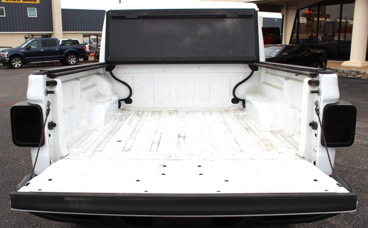 2023 White Jeep Gladiator Overland (1C6HJTFG9PL) with an 3.6L V6 285hp 260ft. lbs. 3.6L V6 engine, Automatic 8-Speed transmission, located at 4301 NW 39th , Oklahoma City, OK, 73112, (405) 949-5600, 35.512135, -97.598671 - NO DRIVERS LICENCE -NO FULL COVERAGE INSURANCE - NO CREDIT CHECK. COME ON OVER TO SUPERSPORTS, TAKE A LOOK AND TEST DRIVE. PLEASE GIVE US A CALL AT (405) 949-5600. NO LICENCIA DE CONDUCIR - NO SEGURO DE COBERTURA TOTAL - NO VERIFICACION DE CREDITO. VISITENOS EN SUPERSPORTS, MIRE NUEST - Photo#11