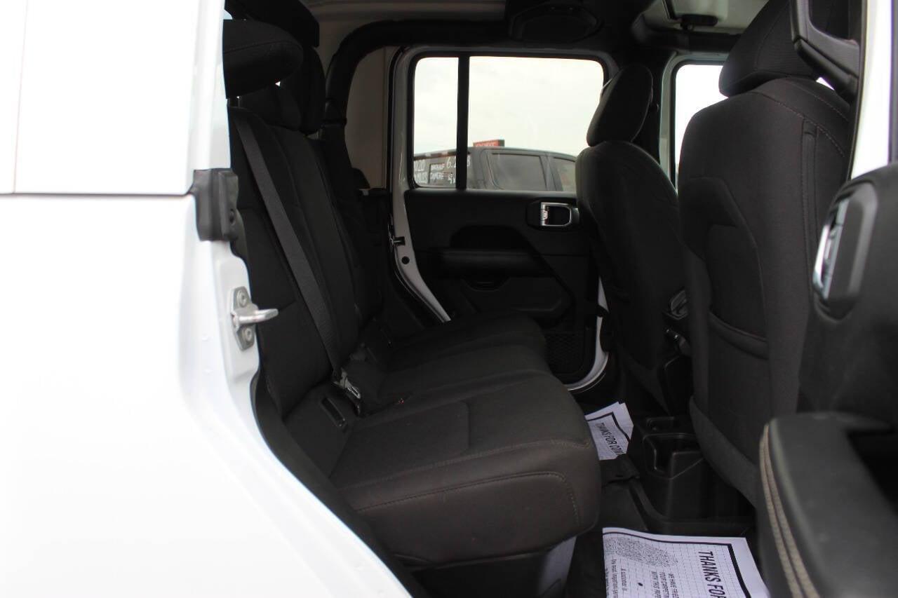 2023 White Jeep Gladiator Overland (1C6HJTFG9PL) with an 3.6L V6 285hp 260ft. lbs. 3.6L V6 engine, Automatic 8-Speed transmission, located at 4301 NW 39th , Oklahoma City, OK, 73112, (405) 949-5600, 35.512135, -97.598671 - NO DRIVERS LICENCE -NO FULL COVERAGE INSURANCE - NO CREDIT CHECK. COME ON OVER TO SUPERSPORTS, TAKE A LOOK AND TEST DRIVE. PLEASE GIVE US A CALL AT (405) 949-5600. NO LICENCIA DE CONDUCIR - NO SEGURO DE COBERTURA TOTAL - NO VERIFICACION DE CREDITO. VISITENOS EN SUPERSPORTS, MIRE NUEST - Photo#14