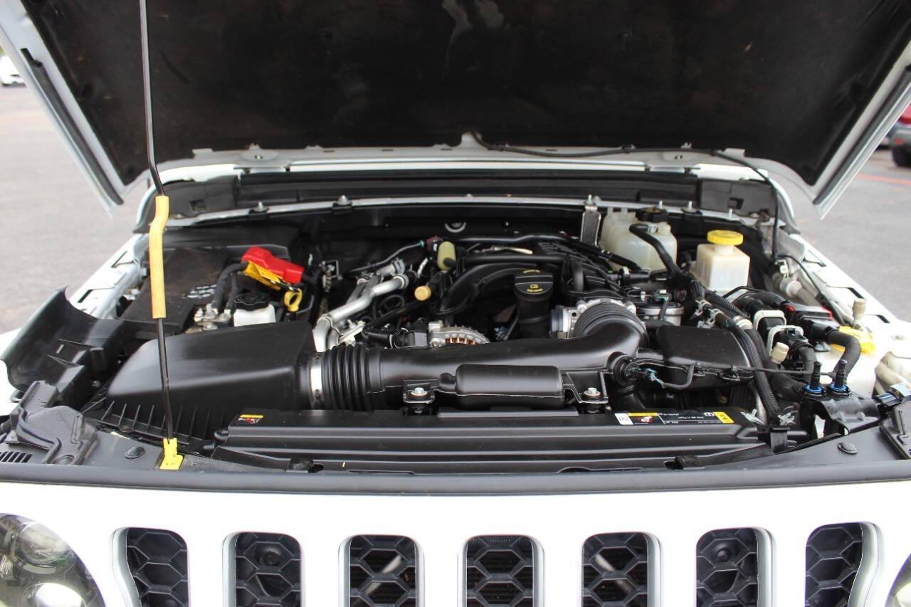 2023 White Jeep Gladiator Overland (1C6HJTFG9PL) with an 3.6L V6 285hp 260ft. lbs. 3.6L V6 engine, Automatic 8-Speed transmission, located at 4301 NW 39th , Oklahoma City, OK, 73112, (405) 949-5600, 35.512135, -97.598671 - NO DRIVERS LICENCE -NO FULL COVERAGE INSURANCE - NO CREDIT CHECK. COME ON OVER TO SUPERSPORTS, TAKE A LOOK AND TEST DRIVE. PLEASE GIVE US A CALL AT (405) 949-5600. NO LICENCIA DE CONDUCIR - NO SEGURO DE COBERTURA TOTAL - NO VERIFICACION DE CREDITO. VISITENOS EN SUPERSPORTS, MIRE NUEST - Photo#17