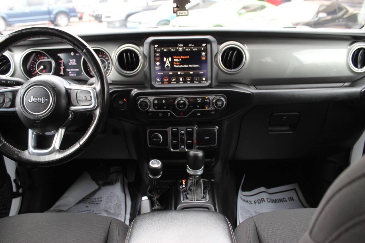 2023 White Jeep Gladiator Overland (1C6HJTFG9PL) with an 3.6L V6 285hp 260ft. lbs. 3.6L V6 engine, Automatic 8-Speed transmission, located at 4301 NW 39th , Oklahoma City, OK, 73112, (405) 949-5600, 35.512135, -97.598671 - NO DRIVERS LICENCE -NO FULL COVERAGE INSURANCE - NO CREDIT CHECK. COME ON OVER TO SUPERSPORTS, TAKE A LOOK AND TEST DRIVE. PLEASE GIVE US A CALL AT (405) 949-5600. NO LICENCIA DE CONDUCIR - NO SEGURO DE COBERTURA TOTAL - NO VERIFICACION DE CREDITO. VISITENOS EN SUPERSPORTS, MIRE NUEST - Photo#19