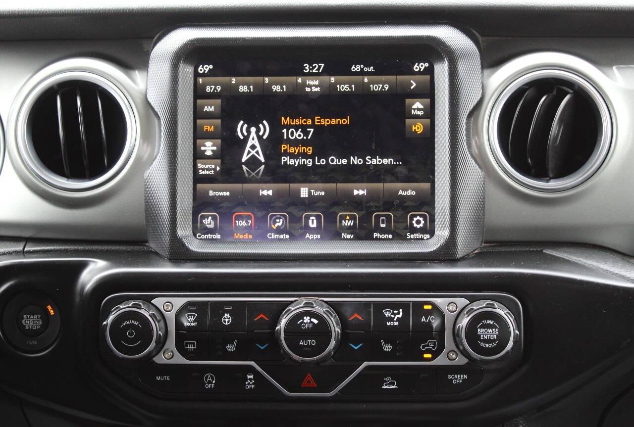 2023 White Jeep Gladiator Overland (1C6HJTFG9PL) with an 3.6L V6 285hp 260ft. lbs. 3.6L V6 engine, Automatic 8-Speed transmission, located at 4301 NW 39th , Oklahoma City, OK, 73112, (405) 949-5600, 35.512135, -97.598671 - NO DRIVERS LICENCE -NO FULL COVERAGE INSURANCE - NO CREDIT CHECK. COME ON OVER TO SUPERSPORTS, TAKE A LOOK AND TEST DRIVE. PLEASE GIVE US A CALL AT (405) 949-5600. NO LICENCIA DE CONDUCIR - NO SEGURO DE COBERTURA TOTAL - NO VERIFICACION DE CREDITO. VISITENOS EN SUPERSPORTS, MIRE NUEST - Photo#20