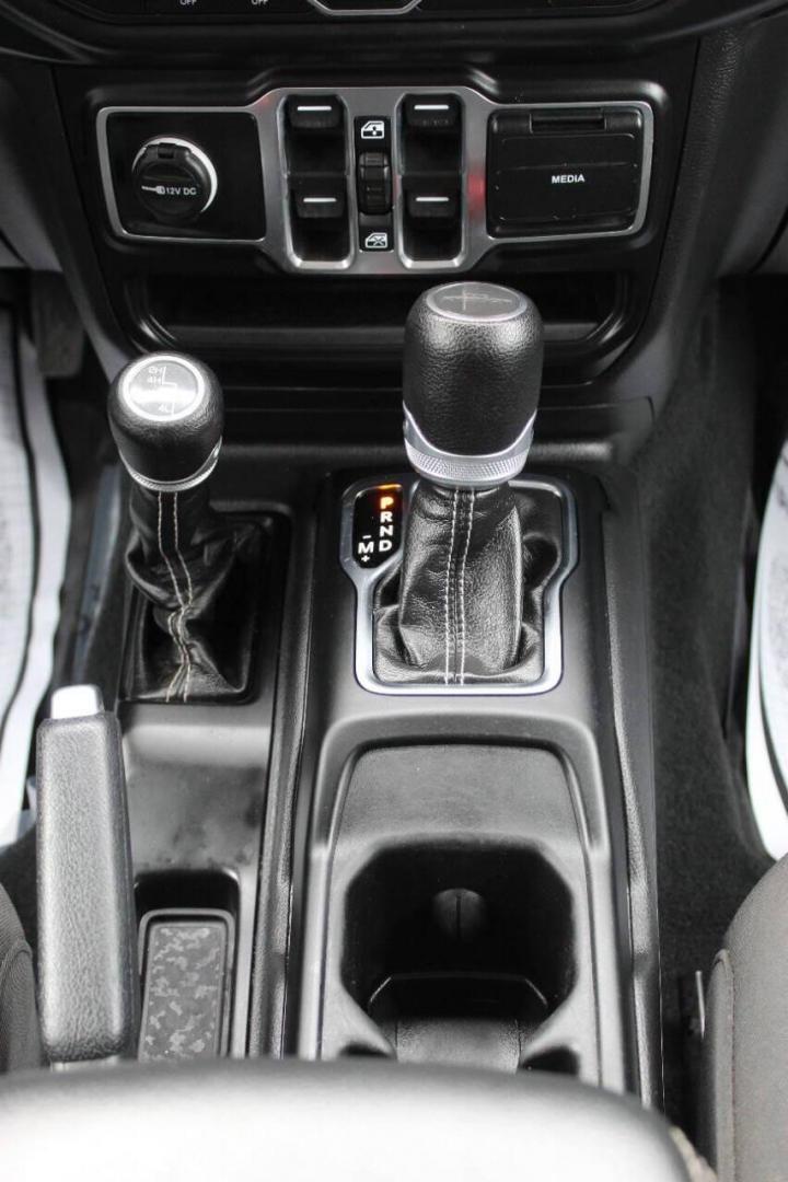 2023 White Jeep Gladiator Overland (1C6HJTFG9PL) with an 3.6L V6 285hp 260ft. lbs. 3.6L V6 engine, Automatic 8-Speed transmission, located at 4301 NW 39th , Oklahoma City, OK, 73112, (405) 949-5600, 35.512135, -97.598671 - NO DRIVERS LICENCE -NO FULL COVERAGE INSURANCE - NO CREDIT CHECK. COME ON OVER TO SUPERSPORTS, TAKE A LOOK AND TEST DRIVE. PLEASE GIVE US A CALL AT (405) 949-5600. NO LICENCIA DE CONDUCIR - NO SEGURO DE COBERTURA TOTAL - NO VERIFICACION DE CREDITO. VISITENOS EN SUPERSPORTS, MIRE NUEST - Photo#22