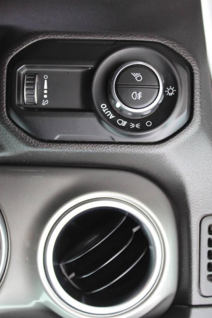 2023 White Jeep Gladiator Overland (1C6HJTFG9PL) with an 3.6L V6 285hp 260ft. lbs. 3.6L V6 engine, Automatic 8-Speed transmission, located at 4301 NW 39th , Oklahoma City, OK, 73112, (405) 949-5600, 35.512135, -97.598671 - NO DRIVERS LICENCE -NO FULL COVERAGE INSURANCE - NO CREDIT CHECK. COME ON OVER TO SUPERSPORTS, TAKE A LOOK AND TEST DRIVE. PLEASE GIVE US A CALL AT (405) 949-5600. NO LICENCIA DE CONDUCIR - NO SEGURO DE COBERTURA TOTAL - NO VERIFICACION DE CREDITO. VISITENOS EN SUPERSPORTS, MIRE NUEST - Photo#25