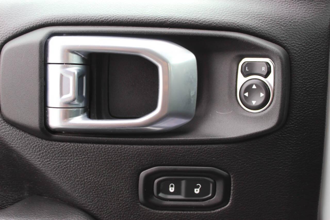 2023 White Jeep Gladiator Overland (1C6HJTFG9PL) with an 3.6L V6 285hp 260ft. lbs. 3.6L V6 engine, Automatic 8-Speed transmission, located at 4301 NW 39th , Oklahoma City, OK, 73112, (405) 949-5600, 35.512135, -97.598671 - NO DRIVERS LICENCE -NO FULL COVERAGE INSURANCE - NO CREDIT CHECK. COME ON OVER TO SUPERSPORTS, TAKE A LOOK AND TEST DRIVE. PLEASE GIVE US A CALL AT (405) 949-5600. NO LICENCIA DE CONDUCIR - NO SEGURO DE COBERTURA TOTAL - NO VERIFICACION DE CREDITO. VISITENOS EN SUPERSPORTS, MIRE NUEST - Photo#26