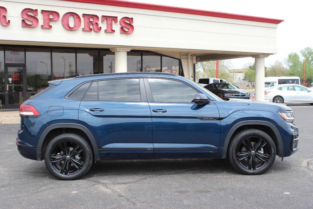 2022 Blue Volkswagen Atlas Cross Sport SEL R-Line 4MOTION (1V2AE2CA9NC) with an 3.6L V6 276hp 266ft. lbs. 3.6L V6 engine, Automatic 8-Speed transmission, located at 4301 NW 39th , Oklahoma City, OK, 73112, (405) 949-5600, 35.512135, -97.598671 - NO DRIVERS LICENCE -NO FULL COVERAGE INSURANCE - NO CREDIT CHECK. COME ON OVER TO SUPERSPORTS, TAKE A LOOK AND TEST DRIVE. PLEASE GIVE US A CALL AT (405) 949-5600. NO LICENCIA DE CONDUCIR - NO SEGURO DE COBERTURA TOTAL - NO VERIFICACION DE CREDITO. VISITENOS EN SUPERSPORTS, MIRE NUESTRO - Photo#2