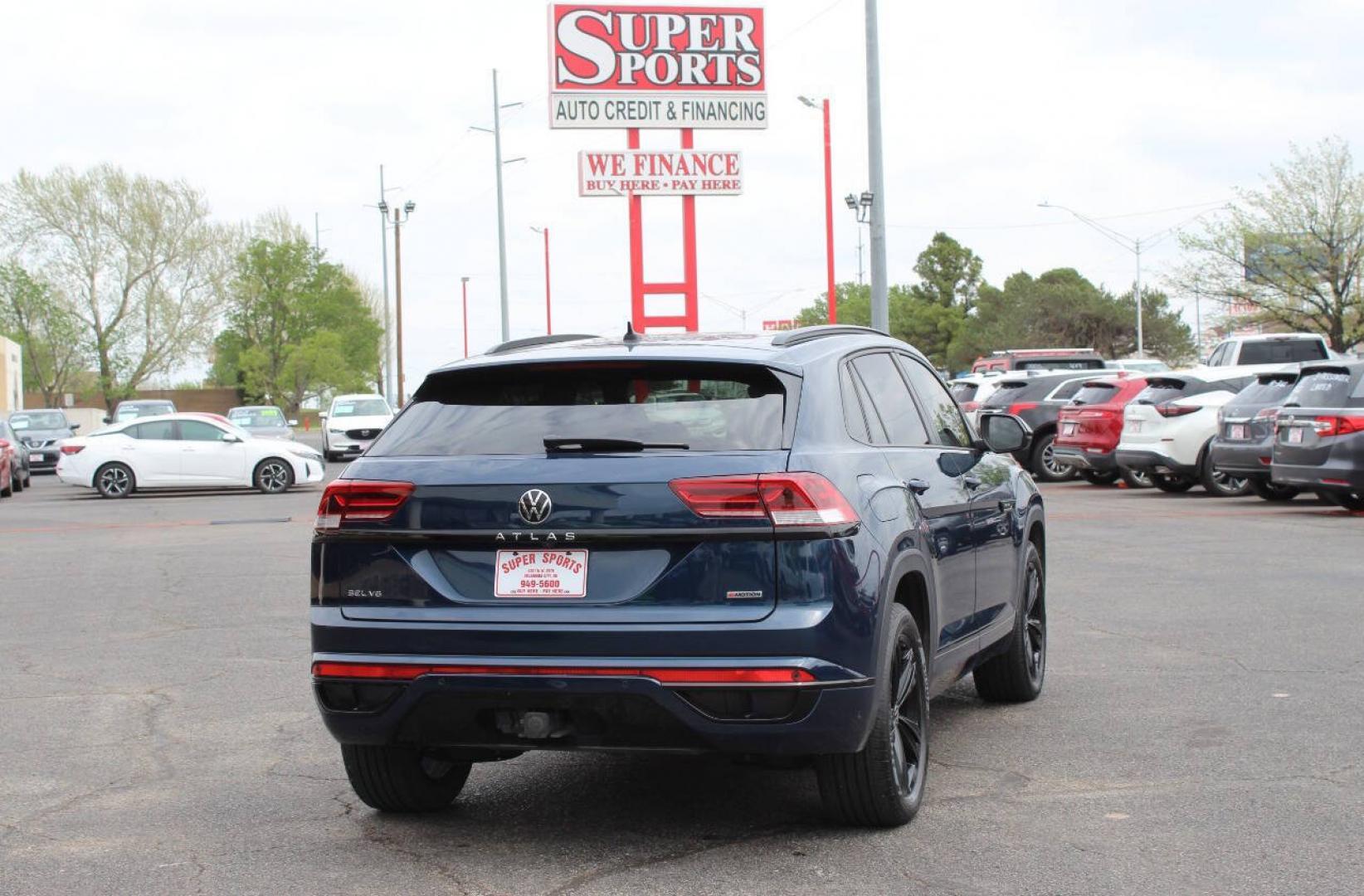2022 Blue Volkswagen Atlas Cross Sport SEL R-Line 4MOTION (1V2AE2CA9NC) with an 3.6L V6 276hp 266ft. lbs. 3.6L V6 engine, Automatic 8-Speed transmission, located at 4301 NW 39th , Oklahoma City, OK, 73112, (405) 949-5600, 35.512135, -97.598671 - Hablamos espanol. SPEND SMART --- BUY FROM SUPER SPORTS. ALL PRICES, DOWN PAYMENTS, PAYMENTS, AND FINANCE TERMS ARE NEGOTIABLE AT THE TIME OF APPROVAL. WE WILL WORK WITH YOU TO FIT YOUR BUDGET. WE WILL EVEN LOWER AND ADJUST THE NUMBERS TO HELP MAKE THE VEHICLE MORE AFFORDABLE FOR YOU.- Photo#4