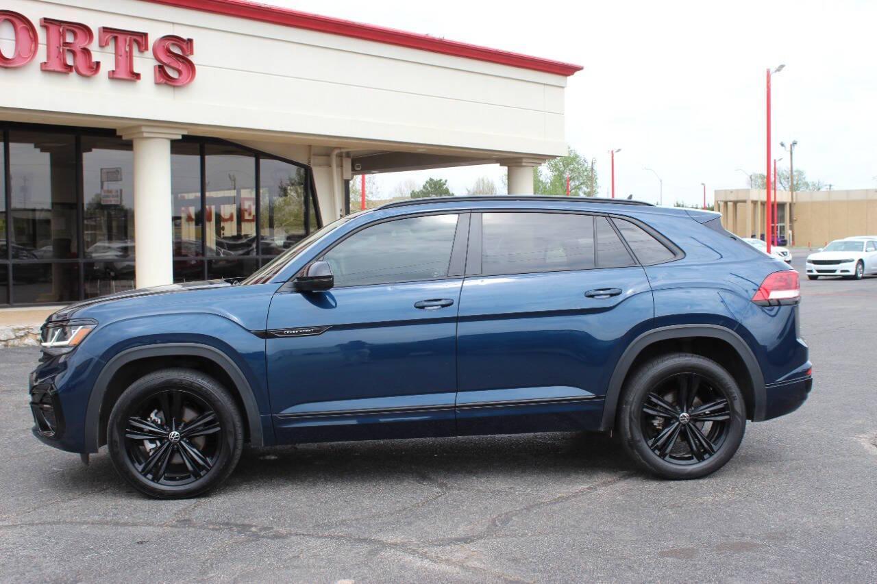 2022 Blue Volkswagen Atlas Cross Sport SEL R-Line 4MOTION (1V2AE2CA9NC) with an 3.6L V6 276hp 266ft. lbs. 3.6L V6 engine, Automatic 8-Speed transmission, located at 4301 NW 39th , Oklahoma City, OK, 73112, (405) 949-5600, 35.512135, -97.598671 - NO DRIVERS LICENCE -NO FULL COVERAGE INSURANCE - NO CREDIT CHECK. COME ON OVER TO SUPERSPORTS, TAKE A LOOK AND TEST DRIVE. PLEASE GIVE US A CALL AT (405) 949-5600. NO LICENCIA DE CONDUCIR - NO SEGURO DE COBERTURA TOTAL - NO VERIFICACION DE CREDITO. VISITENOS EN SUPERSPORTS, MIRE NUESTRO - Photo#6