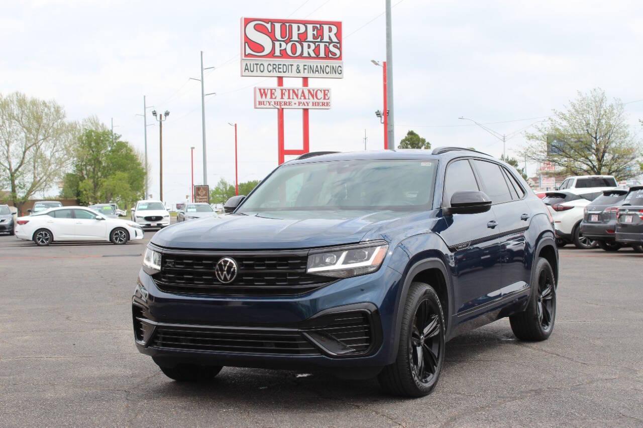 2022 Blue Volkswagen Atlas Cross Sport SEL R-Line 4MOTION (1V2AE2CA9NC) with an 3.6L V6 276hp 266ft. lbs. 3.6L V6 engine, Automatic 8-Speed transmission, located at 4301 NW 39th , Oklahoma City, OK, 73112, (405) 949-5600, 35.512135, -97.598671 - NO DRIVERS LICENCE -NO FULL COVERAGE INSURANCE - NO CREDIT CHECK. COME ON OVER TO SUPERSPORTS, TAKE A LOOK AND TEST DRIVE. PLEASE GIVE US A CALL AT (405) 949-5600. NO LICENCIA DE CONDUCIR - NO SEGURO DE COBERTURA TOTAL - NO VERIFICACION DE CREDITO. VISITENOS EN SUPERSPORTS, MIRE NUESTRO - Photo#7
