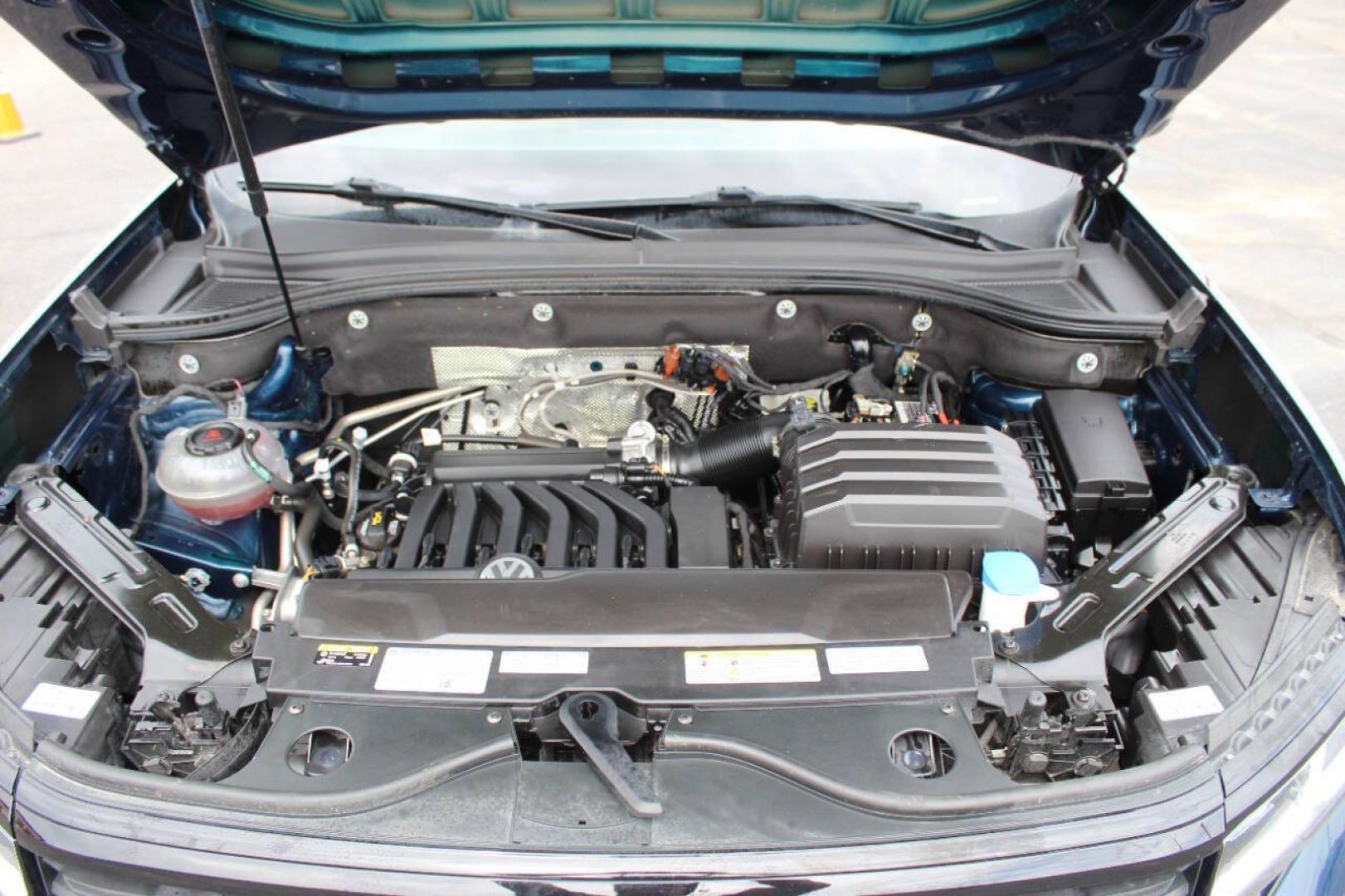 2022 Blue Volkswagen Atlas Cross Sport SEL R-Line 4MOTION (1V2AE2CA9NC) with an 3.6L V6 276hp 266ft. lbs. 3.6L V6 engine, Automatic 8-Speed transmission, located at 4301 NW 39th , Oklahoma City, OK, 73112, (405) 949-5600, 35.512135, -97.598671 - Hablamos espanol. SPEND SMART --- BUY FROM SUPER SPORTS. ALL PRICES, DOWN PAYMENTS, PAYMENTS, AND FINANCE TERMS ARE NEGOTIABLE AT THE TIME OF APPROVAL. WE WILL WORK WITH YOU TO FIT YOUR BUDGET. WE WILL EVEN LOWER AND ADJUST THE NUMBERS TO HELP MAKE THE VEHICLE MORE AFFORDABLE FOR YOU.- Photo#8