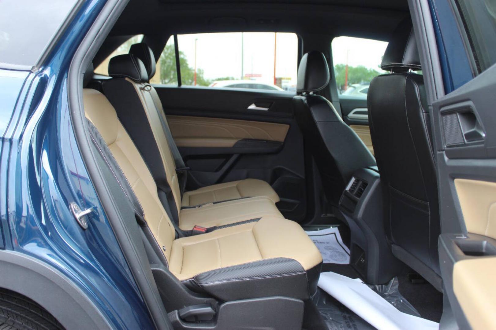 2022 Blue Volkswagen Atlas Cross Sport SEL R-Line 4MOTION (1V2AE2CA9NC) with an 3.6L V6 276hp 266ft. lbs. 3.6L V6 engine, Automatic 8-Speed transmission, located at 4301 NW 39th , Oklahoma City, OK, 73112, (405) 949-5600, 35.512135, -97.598671 - Hablamos espanol. SPEND SMART --- BUY FROM SUPER SPORTS. ALL PRICES, DOWN PAYMENTS, PAYMENTS, AND FINANCE TERMS ARE NEGOTIABLE AT THE TIME OF APPROVAL. WE WILL WORK WITH YOU TO FIT YOUR BUDGET. WE WILL EVEN LOWER AND ADJUST THE NUMBERS TO HELP MAKE THE VEHICLE MORE AFFORDABLE FOR YOU.- Photo#11