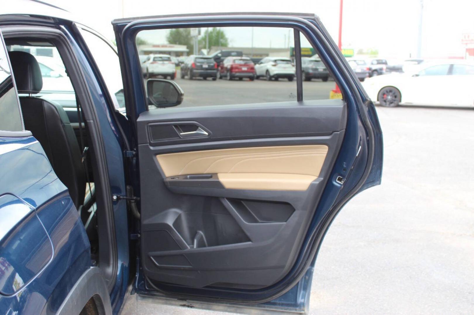 2022 Blue Volkswagen Atlas Cross Sport SEL R-Line 4MOTION (1V2AE2CA9NC) with an 3.6L V6 276hp 266ft. lbs. 3.6L V6 engine, Automatic 8-Speed transmission, located at 4301 NW 39th , Oklahoma City, OK, 73112, (405) 949-5600, 35.512135, -97.598671 - Hablamos espanol. SPEND SMART --- BUY FROM SUPER SPORTS. ALL PRICES, DOWN PAYMENTS, PAYMENTS, AND FINANCE TERMS ARE NEGOTIABLE AT THE TIME OF APPROVAL. WE WILL WORK WITH YOU TO FIT YOUR BUDGET. WE WILL EVEN LOWER AND ADJUST THE NUMBERS TO HELP MAKE THE VEHICLE MORE AFFORDABLE FOR YOU.- Photo#12