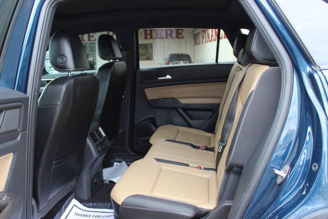 2022 Blue Volkswagen Atlas Cross Sport SEL R-Line 4MOTION (1V2AE2CA9NC) with an 3.6L V6 276hp 266ft. lbs. 3.6L V6 engine, Automatic 8-Speed transmission, located at 4301 NW 39th , Oklahoma City, OK, 73112, (405) 949-5600, 35.512135, -97.598671 - NO DRIVERS LICENCE -NO FULL COVERAGE INSURANCE - NO CREDIT CHECK. COME ON OVER TO SUPERSPORTS, TAKE A LOOK AND TEST DRIVE. PLEASE GIVE US A CALL AT (405) 949-5600. NO LICENCIA DE CONDUCIR - NO SEGURO DE COBERTURA TOTAL - NO VERIFICACION DE CREDITO. VISITENOS EN SUPERSPORTS, MIRE NUESTRO - Photo#15