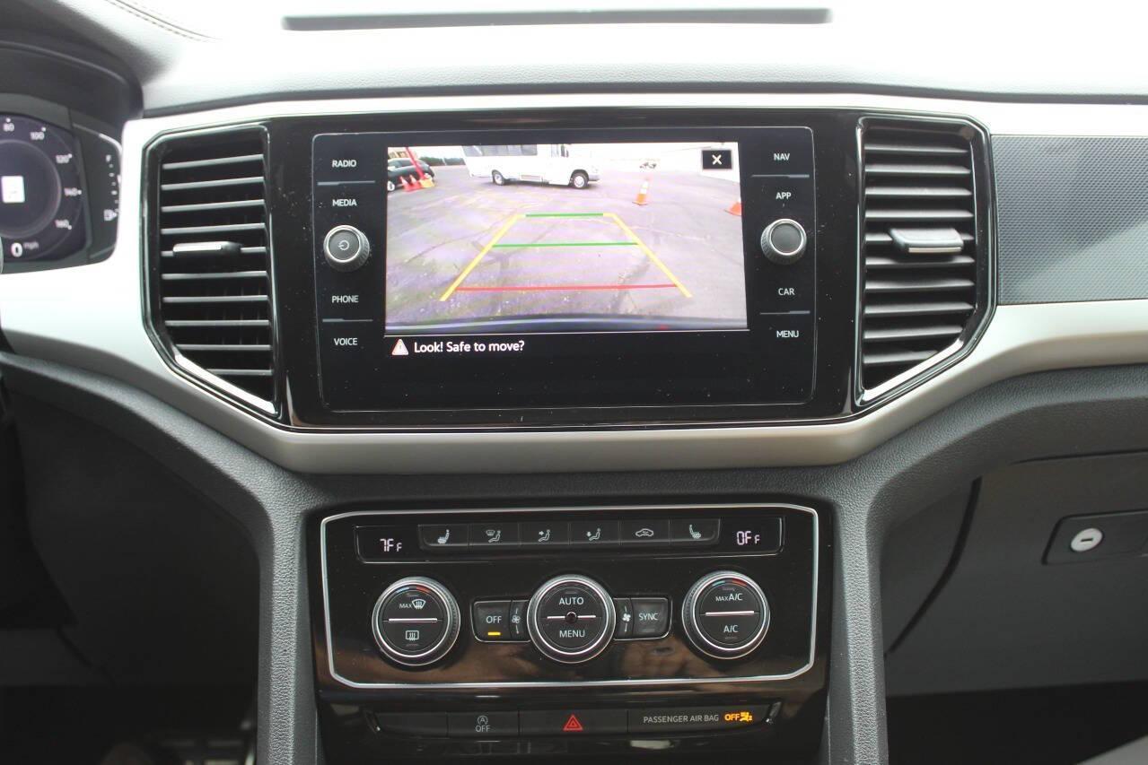 2022 Blue Volkswagen Atlas Cross Sport SEL R-Line 4MOTION (1V2AE2CA9NC) with an 3.6L V6 276hp 266ft. lbs. 3.6L V6 engine, Automatic 8-Speed transmission, located at 4301 NW 39th , Oklahoma City, OK, 73112, (405) 949-5600, 35.512135, -97.598671 - NO DRIVERS LICENCE -NO FULL COVERAGE INSURANCE - NO CREDIT CHECK. COME ON OVER TO SUPERSPORTS, TAKE A LOOK AND TEST DRIVE. PLEASE GIVE US A CALL AT (405) 949-5600. NO LICENCIA DE CONDUCIR - NO SEGURO DE COBERTURA TOTAL - NO VERIFICACION DE CREDITO. VISITENOS EN SUPERSPORTS, MIRE NUESTRO - Photo#20