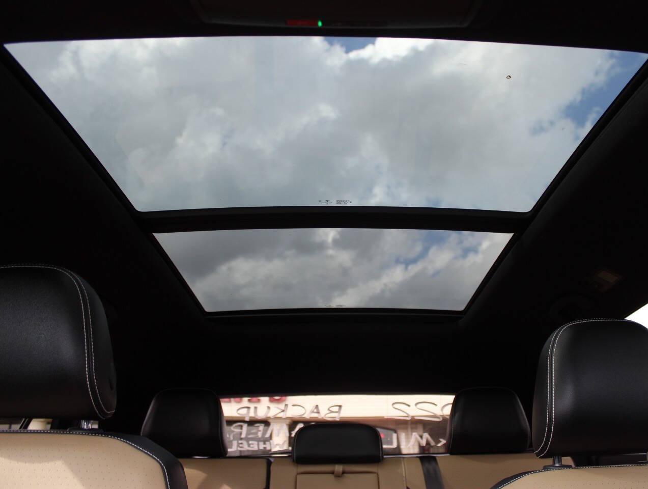 2022 Blue Volkswagen Atlas Cross Sport SEL R-Line 4MOTION (1V2AE2CA9NC) with an 3.6L V6 276hp 266ft. lbs. 3.6L V6 engine, Automatic 8-Speed transmission, located at 4301 NW 39th , Oklahoma City, OK, 73112, (405) 949-5600, 35.512135, -97.598671 - NO DRIVERS LICENCE -NO FULL COVERAGE INSURANCE - NO CREDIT CHECK. COME ON OVER TO SUPERSPORTS, TAKE A LOOK AND TEST DRIVE. PLEASE GIVE US A CALL AT (405) 949-5600. NO LICENCIA DE CONDUCIR - NO SEGURO DE COBERTURA TOTAL - NO VERIFICACION DE CREDITO. VISITENOS EN SUPERSPORTS, MIRE NUESTRO - Photo#23