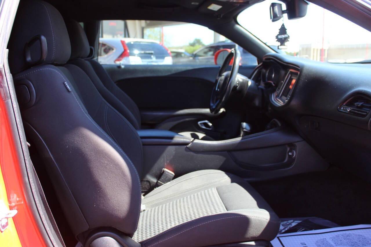 2019 Orange Dodge Challenger SXT (2C3CDZAG8KH) with an Pentastar 3.6L V6 305hp 268ft. lbs. 3.6L V6 engine, Automatic 8-Speed transmission, located at 4301 NW 39th , Oklahoma City, OK, 73112, (405) 949-5600, 35.512135, -97.598671 - NO DRIVERS LICENCE -NO FULL COVERAGE INSURANCE - NO CREDIT CHECK. COME ON OVER TO SUPERSPORTS, TAKE A LOOK AND TEST DRIVE. PLEASE GIVE US A CALL AT (405) 949-5600. NO LICENCIA DE CONDUCIR - NO SEGURO DE COBERTURA TOTAL - NO VERIFICACION DE CREDITO. VISITENOS EN SUPERSPORTS, MIRE NUESTRO - Photo#8