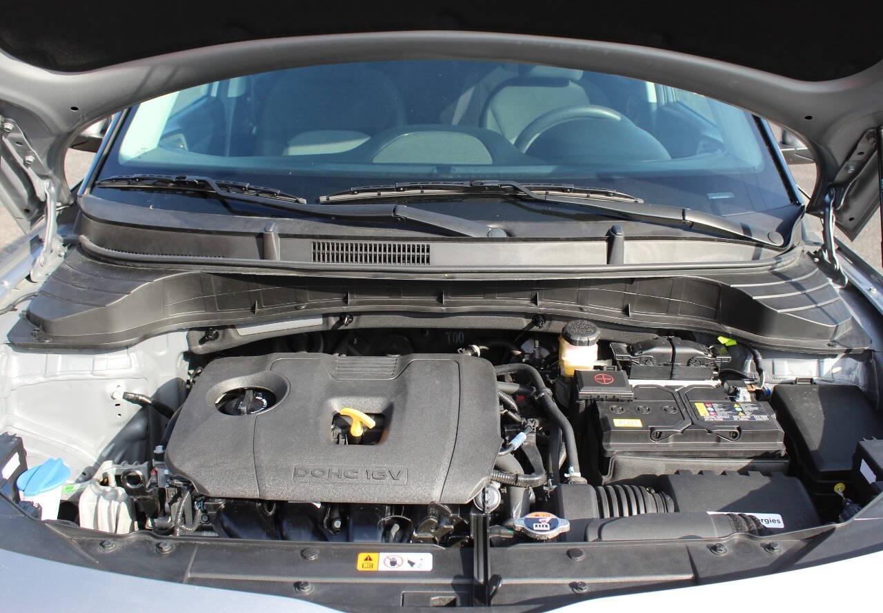 2025 Silver Kia Soul LX CVT (KNDJ23AU8S7) with an 2.0L I4 147hp 132ft. lbs. 2.0L I4 engine, CVT transmission, located at 4301 NW 39th , Oklahoma City, OK, 73112, (405) 949-5600, 35.512135, -97.598671 - NO DRIVERS LICENCE -NO FULL COVERAGE INSURANCE - NO CREDIT CHECK. COME ON OVER TO SUPERSPORTS, TAKE A LOOK AND TEST DRIVE. PLEASE GIVE US A CALL AT (405) 949-5600. NO LICENCIA DE CONDUCIR - NO SEGURO DE COBERTURA TOTAL - NO VERIFICACION DE CREDITO. VISITENOS EN SUPERSPORTS, MIRE NUESTRO - Photo#7