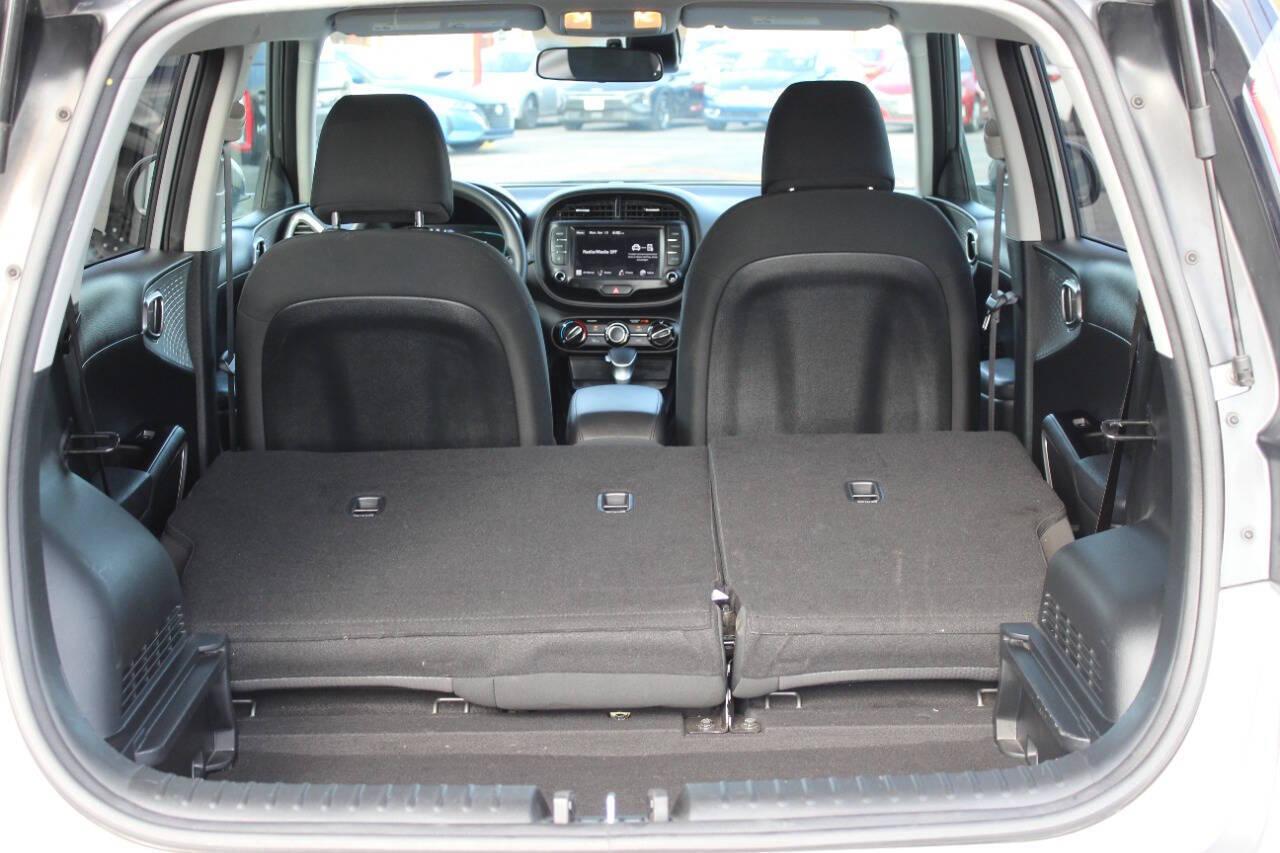 2025 Silver Kia Soul LX CVT (KNDJ23AU8S7) with an 2.0L I4 147hp 132ft. lbs. 2.0L I4 engine, CVT transmission, located at 4301 NW 39th , Oklahoma City, OK, 73112, (405) 949-5600, 35.512135, -97.598671 - NO DRIVERS LICENCE -NO FULL COVERAGE INSURANCE - NO CREDIT CHECK. COME ON OVER TO SUPERSPORTS, TAKE A LOOK AND TEST DRIVE. PLEASE GIVE US A CALL AT (405) 949-5600. NO LICENCIA DE CONDUCIR - NO SEGURO DE COBERTURA TOTAL - NO VERIFICACION DE CREDITO. VISITENOS EN SUPERSPORTS, MIRE NUESTRO - Photo#13
