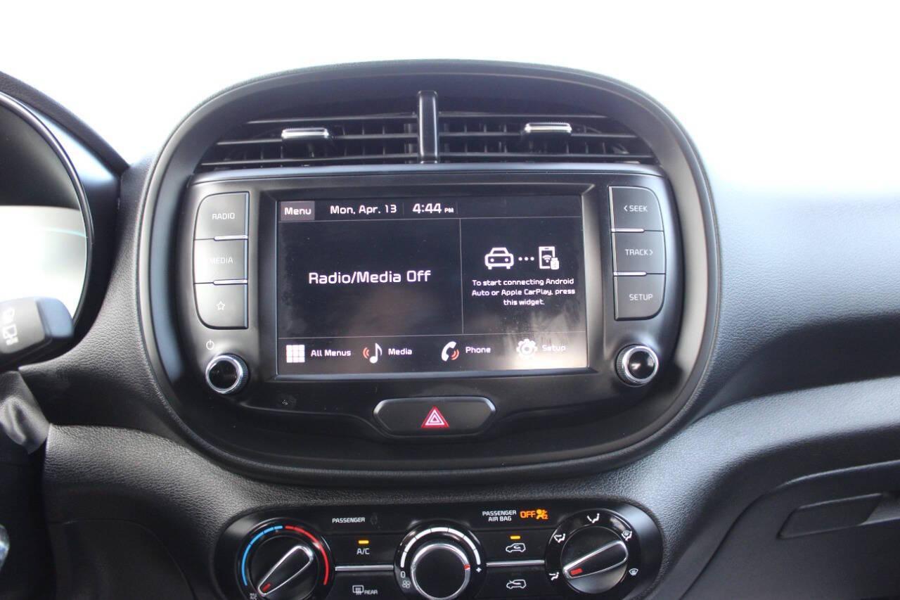 2025 Silver Kia Soul LX CVT (KNDJ23AU8S7) with an 2.0L I4 147hp 132ft. lbs. 2.0L I4 engine, CVT transmission, located at 4301 NW 39th , Oklahoma City, OK, 73112, (405) 949-5600, 35.512135, -97.598671 - NO DRIVERS LICENCE -NO FULL COVERAGE INSURANCE - NO CREDIT CHECK. COME ON OVER TO SUPERSPORTS, TAKE A LOOK AND TEST DRIVE. PLEASE GIVE US A CALL AT (405) 949-5600. NO LICENCIA DE CONDUCIR - NO SEGURO DE COBERTURA TOTAL - NO VERIFICACION DE CREDITO. VISITENOS EN SUPERSPORTS, MIRE NUESTRO - Photo#19