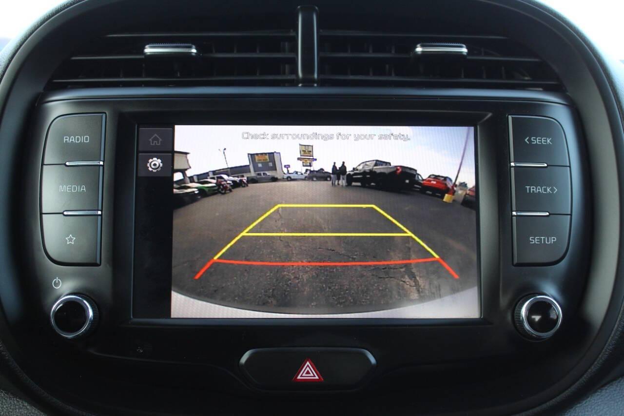 2025 Silver Kia Soul LX CVT (KNDJ23AU8S7) with an 2.0L I4 147hp 132ft. lbs. 2.0L I4 engine, CVT transmission, located at 4301 NW 39th , Oklahoma City, OK, 73112, (405) 949-5600, 35.512135, -97.598671 - NO DRIVERS LICENCE -NO FULL COVERAGE INSURANCE - NO CREDIT CHECK. COME ON OVER TO SUPERSPORTS, TAKE A LOOK AND TEST DRIVE. PLEASE GIVE US A CALL AT (405) 949-5600. NO LICENCIA DE CONDUCIR - NO SEGURO DE COBERTURA TOTAL - NO VERIFICACION DE CREDITO. VISITENOS EN SUPERSPORTS, MIRE NUESTRO - Photo#20