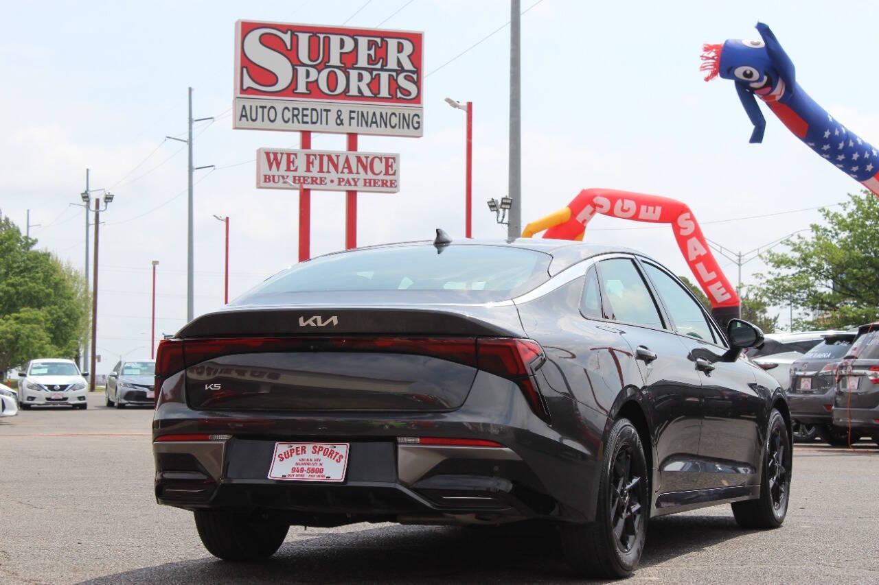 2025 Gray Kia K5 LXS (KNAG24J78S5) with an 2.5L I4 191hp 181ft. lbs. 2.5L I4 engine, Automatic 8-Speed transmission, located at 4301 NW 39th , Oklahoma City, OK, 73112, (405) 949-5600, 35.512135, -97.598671 - NO DRIVERS LICENCE -NO FULL COVERAGE INSURANCE - NO CREDIT CHECK. COME ON OVER TO SUPERSPORTS, TAKE A LOOK AND TEST DRIVE. PLEASE GIVE US A CALL AT (405) 949-5600. NO LICENCIA DE CONDUCIR - NO SEGURO DE COBERTURA TOTAL - NO VERIFICACION DE CREDITO. VISITENOS EN SUPERSPORTS, MIRE NUESTRO - Photo#3