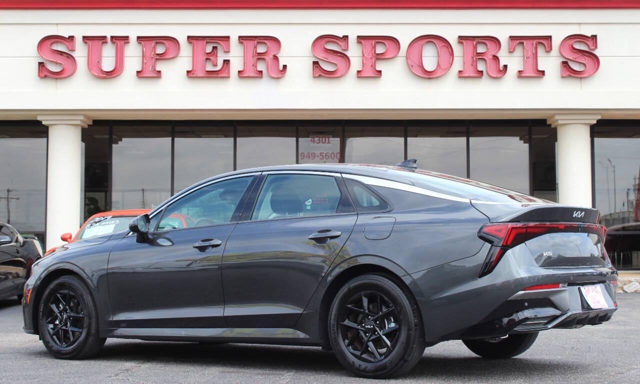 2025 Gray Kia K5 LXS (KNAG24J78S5) with an 2.5L I4 191hp 181ft. lbs. 2.5L I4 engine, Automatic 8-Speed transmission, located at 4301 NW 39th , Oklahoma City, OK, 73112, (405) 949-5600, 35.512135, -97.598671 - NO DRIVERS LICENCE -NO FULL COVERAGE INSURANCE - NO CREDIT CHECK. COME ON OVER TO SUPERSPORTS, TAKE A LOOK AND TEST DRIVE. PLEASE GIVE US A CALL AT (405) 949-5600. NO LICENCIA DE CONDUCIR - NO SEGURO DE COBERTURA TOTAL - NO VERIFICACION DE CREDITO. VISITENOS EN SUPERSPORTS, MIRE NUESTRO - Photo#4