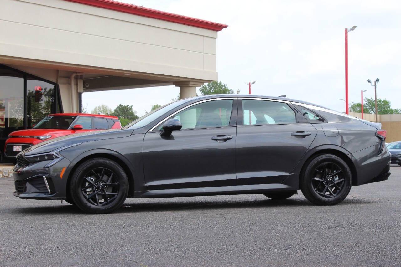 2025 Gray Kia K5 LXS (KNAG24J78S5) with an 2.5L I4 191hp 181ft. lbs. 2.5L I4 engine, Automatic 8-Speed transmission, located at 4301 NW 39th , Oklahoma City, OK, 73112, (405) 949-5600, 35.512135, -97.598671 - NO DRIVERS LICENCE -NO FULL COVERAGE INSURANCE - NO CREDIT CHECK. COME ON OVER TO SUPERSPORTS, TAKE A LOOK AND TEST DRIVE. PLEASE GIVE US A CALL AT (405) 949-5600. NO LICENCIA DE CONDUCIR - NO SEGURO DE COBERTURA TOTAL - NO VERIFICACION DE CREDITO. VISITENOS EN SUPERSPORTS, MIRE NUESTRO - Photo#5