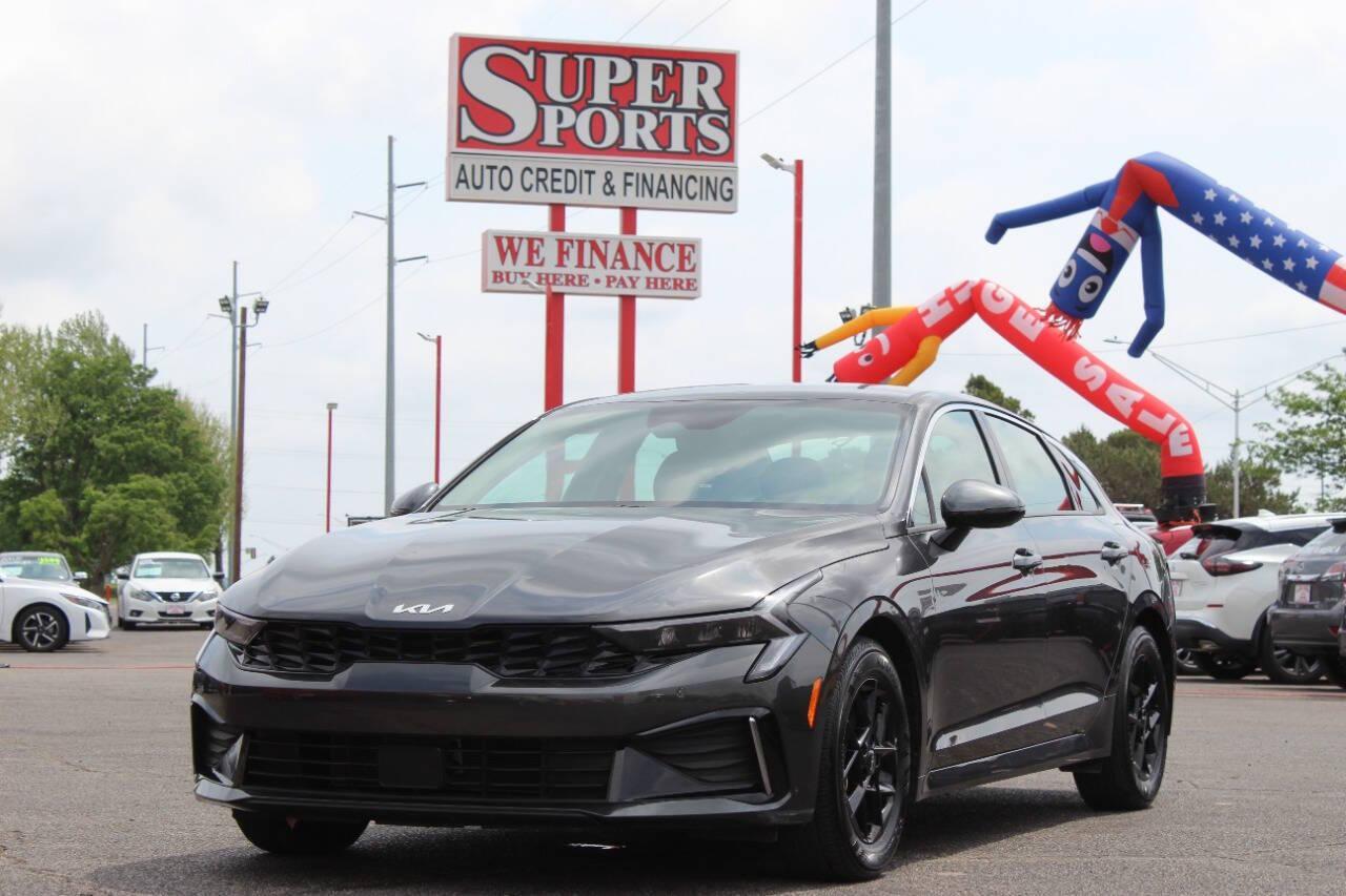 2025 Gray Kia K5 LXS (KNAG24J78S5) with an 2.5L I4 191hp 181ft. lbs. 2.5L I4 engine, Automatic 8-Speed transmission, located at 4301 NW 39th , Oklahoma City, OK, 73112, (405) 949-5600, 35.512135, -97.598671 - NO DRIVERS LICENCE -NO FULL COVERAGE INSURANCE - NO CREDIT CHECK. COME ON OVER TO SUPERSPORTS, TAKE A LOOK AND TEST DRIVE. PLEASE GIVE US A CALL AT (405) 949-5600. NO LICENCIA DE CONDUCIR - NO SEGURO DE COBERTURA TOTAL - NO VERIFICACION DE CREDITO. VISITENOS EN SUPERSPORTS, MIRE NUESTRO - Photo#6