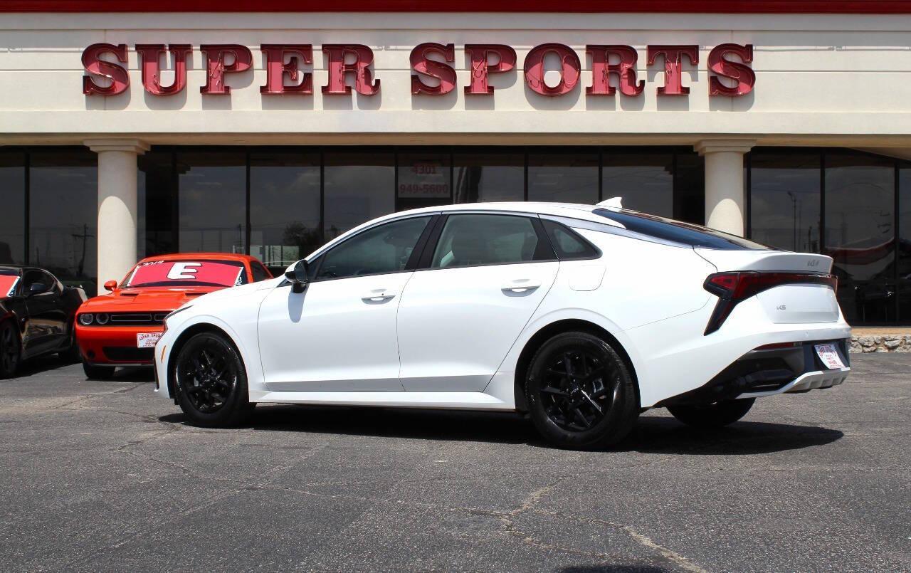 2025 White Kia K5 LXS (KNAG24J71S5) with an 2.5L I4 191hp 181ft. lbs. 2.5L I4 engine, Automatic 8-Speed transmission, located at 4301 NW 39th , Oklahoma City, OK, 73112, (405) 949-5600, 35.512135, -97.598671 - NO DRIVERS LICENCE -NO FULL COVERAGE INSURANCE - NO CREDIT CHECK. COME ON OVER TO SUPERSPORTS, TAKE A LOOK AND TEST DRIVE. PLEASE GIVE US A CALL AT (405) 949-5600. NO LICENCIA DE CONDUCIR - NO SEGURO DE COBERTURA TOTAL - NO VERIFICACION DE CREDITO. VISITENOS EN SUPERSPORTS, MIRE NUESTRO - Photo#4