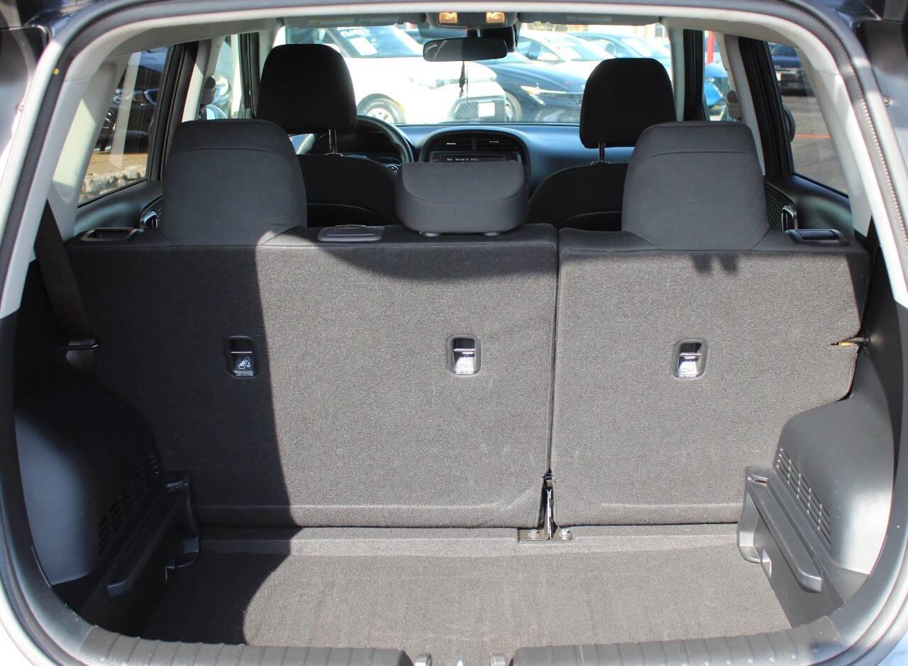 2025 Gray Kia Soul LX CVT (KNDJ23AU7S7) with an 2.0L I4 147hp 132ft. lbs. 2.0L I4 engine, CVT transmission, located at 4301 NW 39th , Oklahoma City, OK, 73112, (405) 949-5600, 35.512135, -97.598671 - NO DRIVERS LICENCE -NO FULL COVERAGE INSURANCE - NO CREDIT CHECK. COME ON OVER TO SUPERSPORTS, TAKE A LOOK AND TEST DRIVE. PLEASE GIVE US A CALL AT (405) 949-5600. NO LICENCIA DE CONDUCIR - NO SEGURO DE COBERTURA TOTAL - NO VERIFICACION DE CREDITO. VISITENOS EN SUPERSPORTS, MIRE NUESTRO - Photo#12