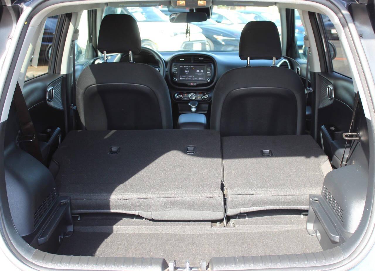 2025 Gray Kia Soul LX CVT (KNDJ23AU7S7) with an 2.0L I4 147hp 132ft. lbs. 2.0L I4 engine, CVT transmission, located at 4301 NW 39th , Oklahoma City, OK, 73112, (405) 949-5600, 35.512135, -97.598671 - NO DRIVERS LICENCE -NO FULL COVERAGE INSURANCE - NO CREDIT CHECK. COME ON OVER TO SUPERSPORTS, TAKE A LOOK AND TEST DRIVE. PLEASE GIVE US A CALL AT (405) 949-5600. NO LICENCIA DE CONDUCIR - NO SEGURO DE COBERTURA TOTAL - NO VERIFICACION DE CREDITO. VISITENOS EN SUPERSPORTS, MIRE NUESTRO - Photo#13